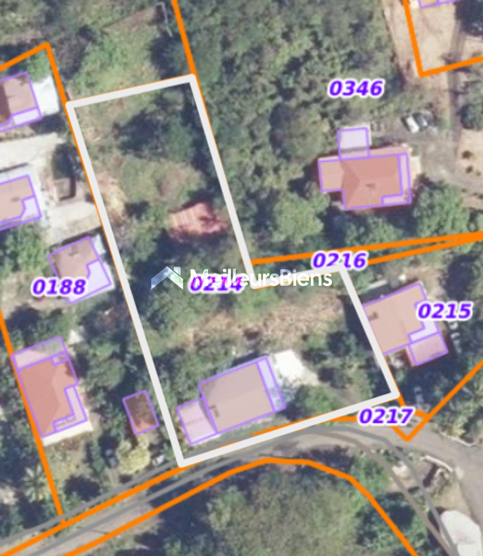 Maison à rénover sur terrain de 2  500 m² proche plage
