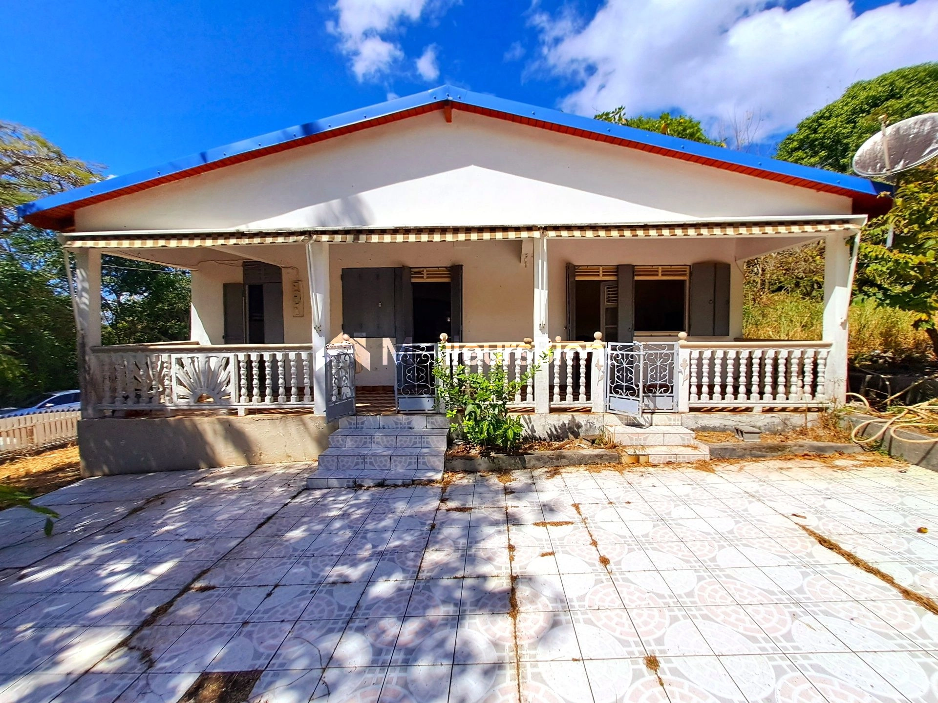 Maison à rénover sur terrain de 2  500 m² proche plage