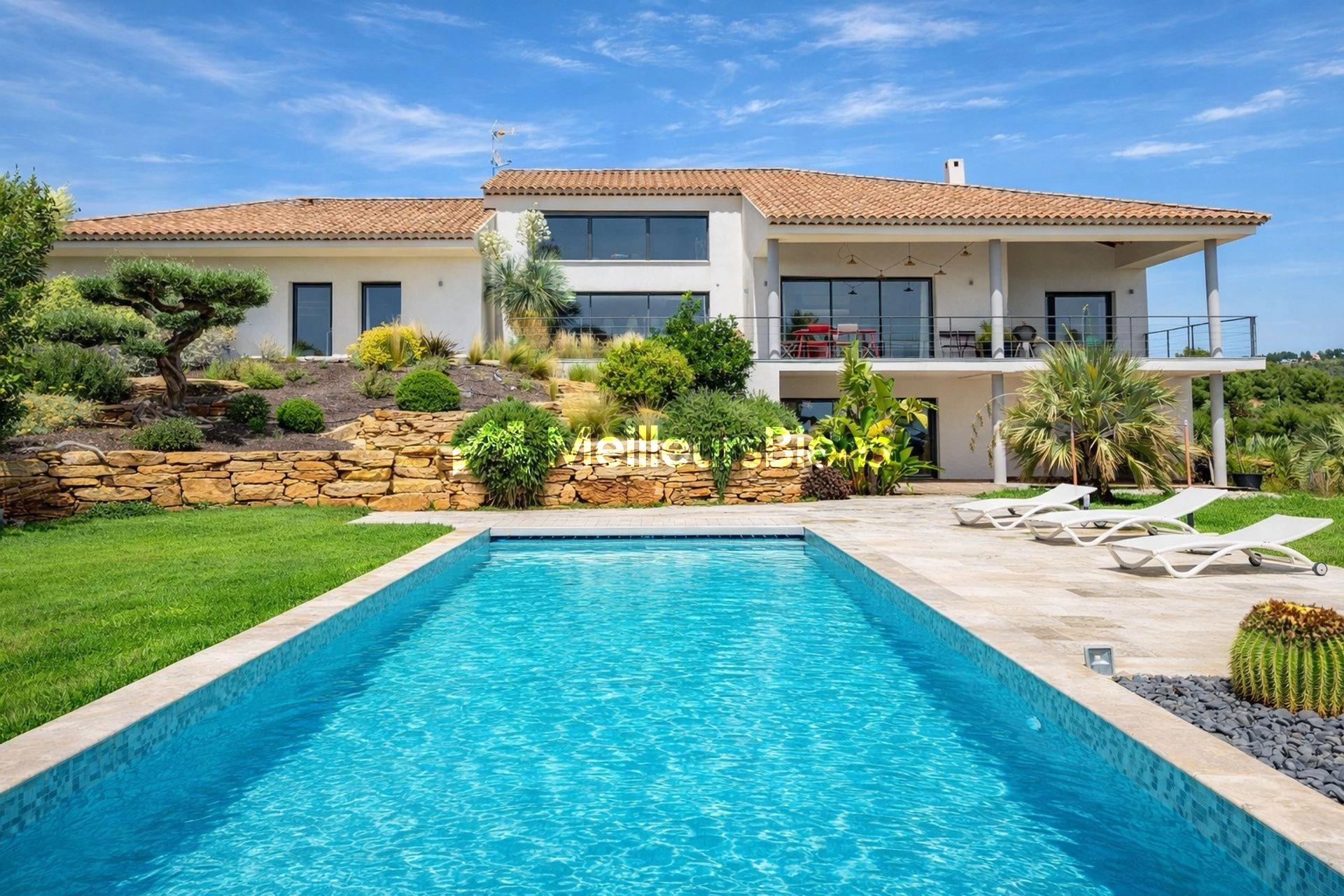Superbe villa à  l'architecture moderne et aux prestations haut de gamme:  « Un art de vivre entre nature, élégance et Méditerranée ! »