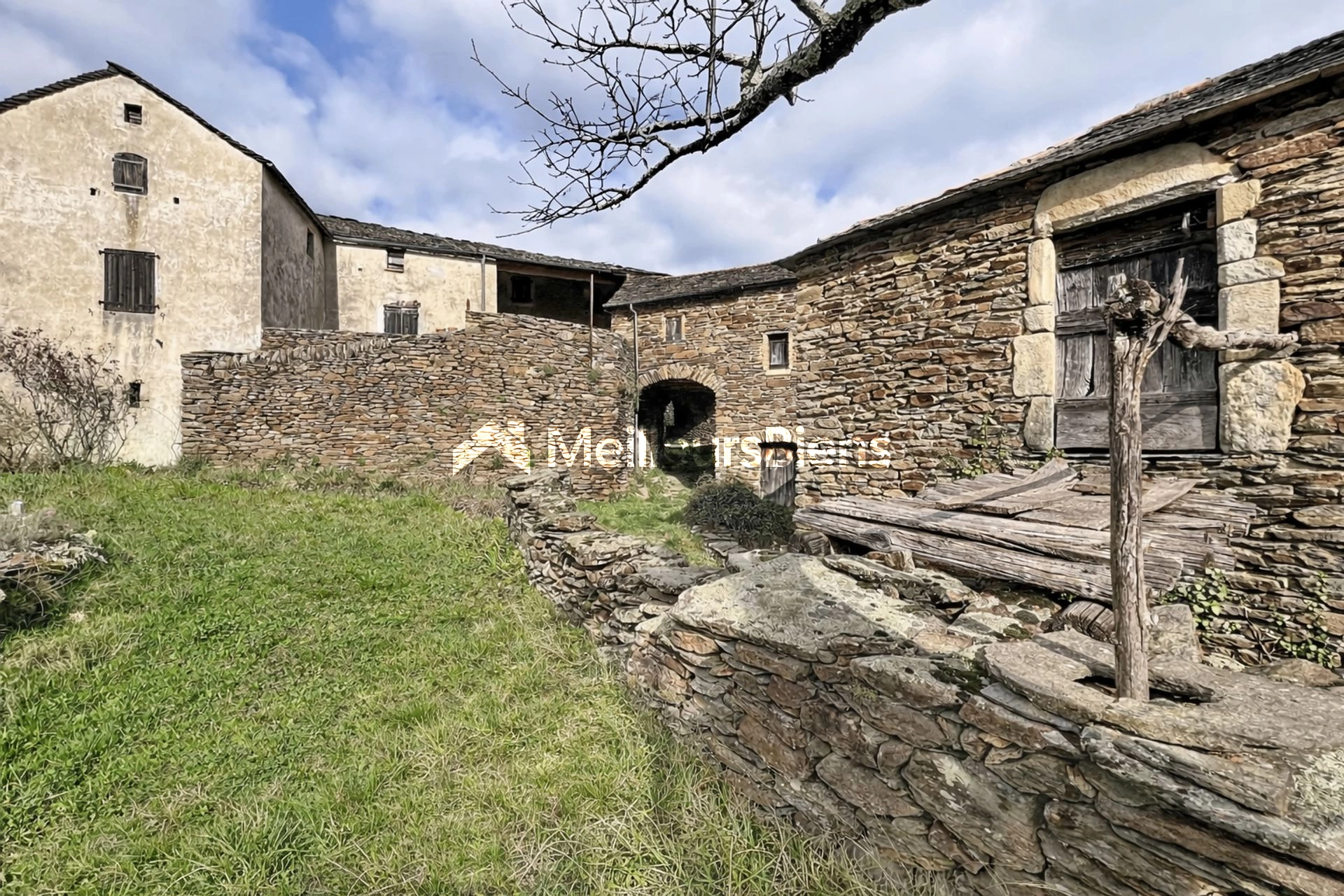 Sud Ardèche - Les Vans - secteur Malbosc - Mas en pierre avec dépendances – Vue dégagée – Fort potentiel