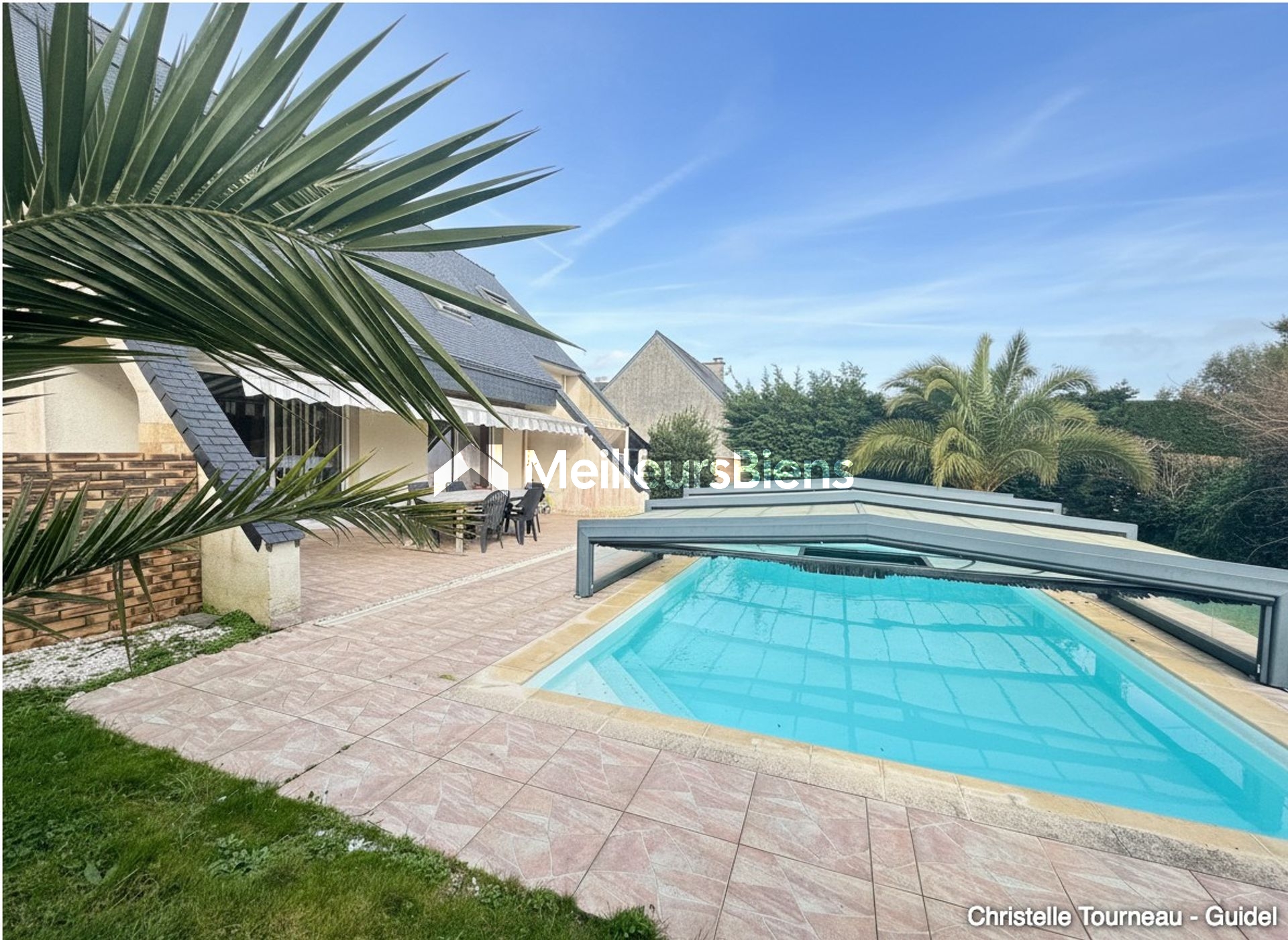 Maison familiale lumineuse avec piscine – proche bourg et plages