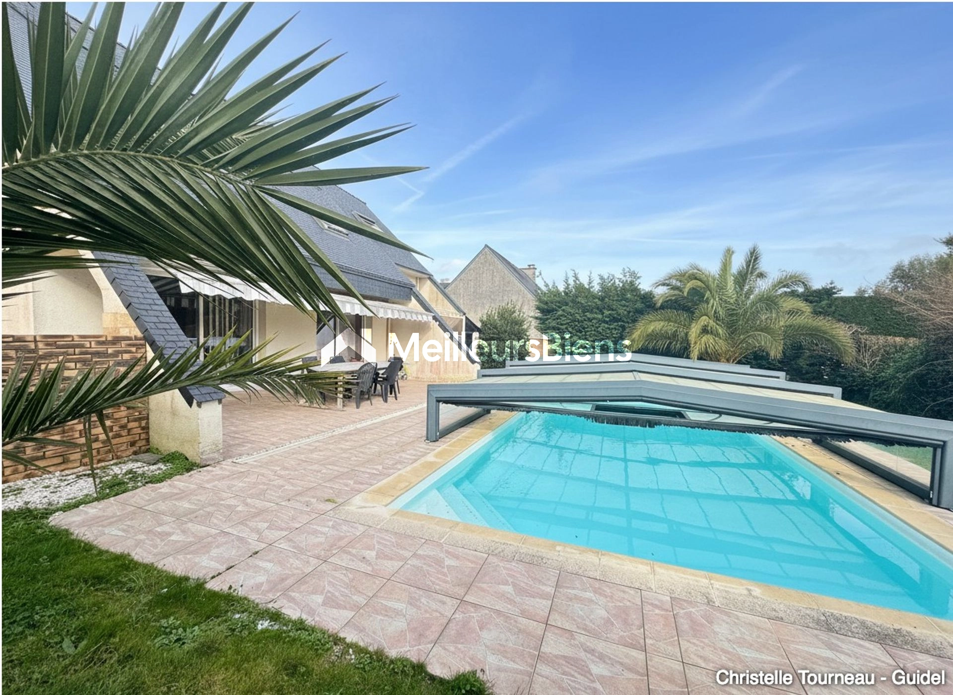 Maison familiale lumineuse avec piscine – proche bourg et plages