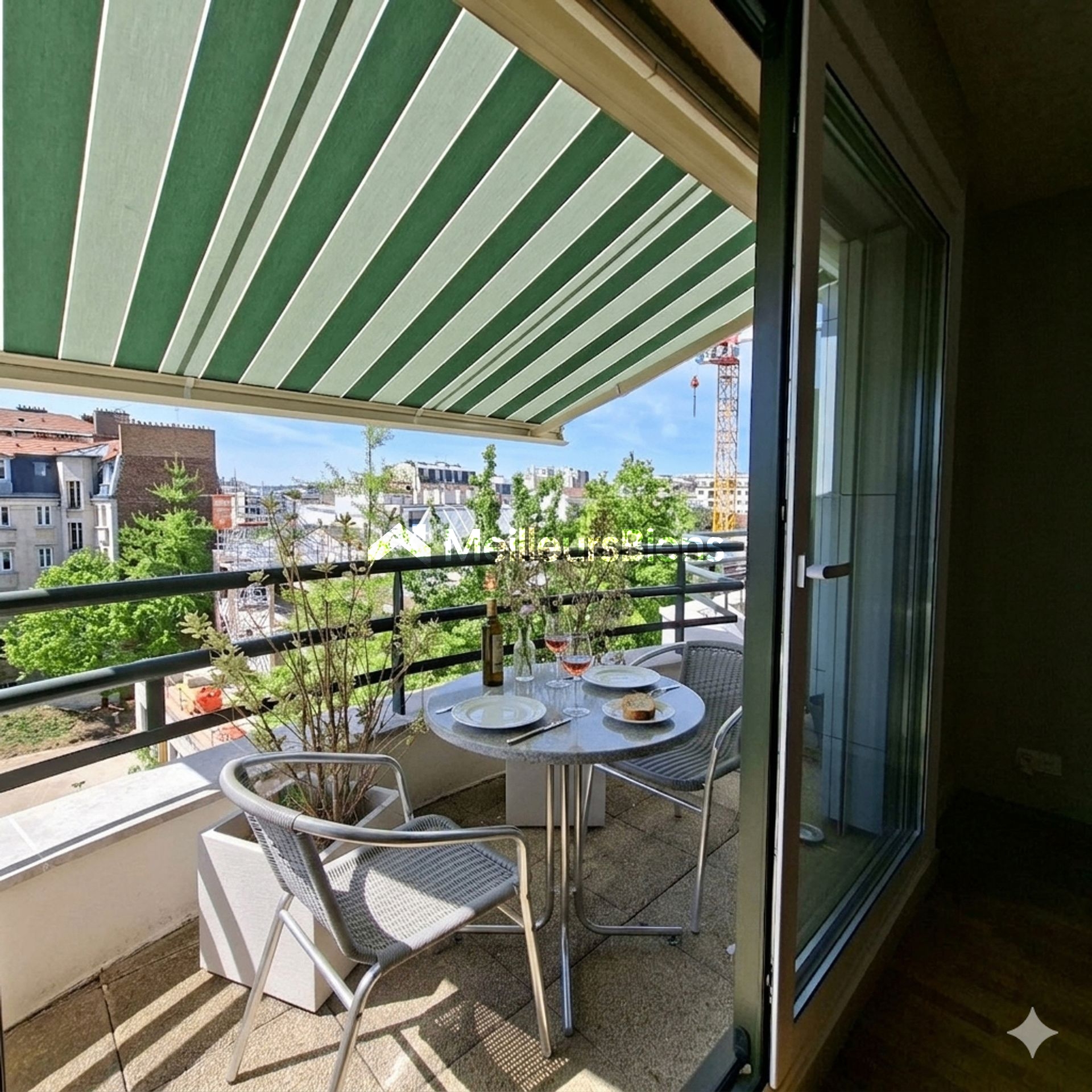 Grand F2 Parfait Etat au soleil étage élevé deux balcons