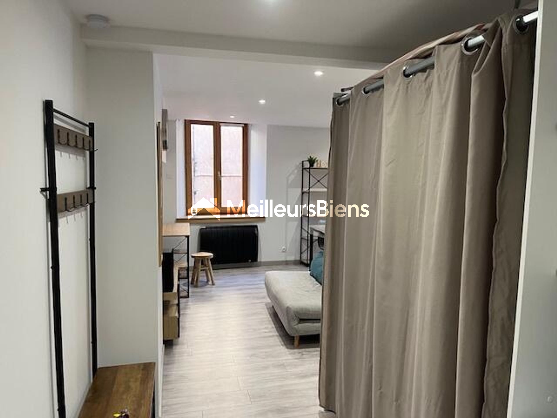 Charmant appartement T2 à la location meublée, moderne et chaleureux avec casier de rangement
