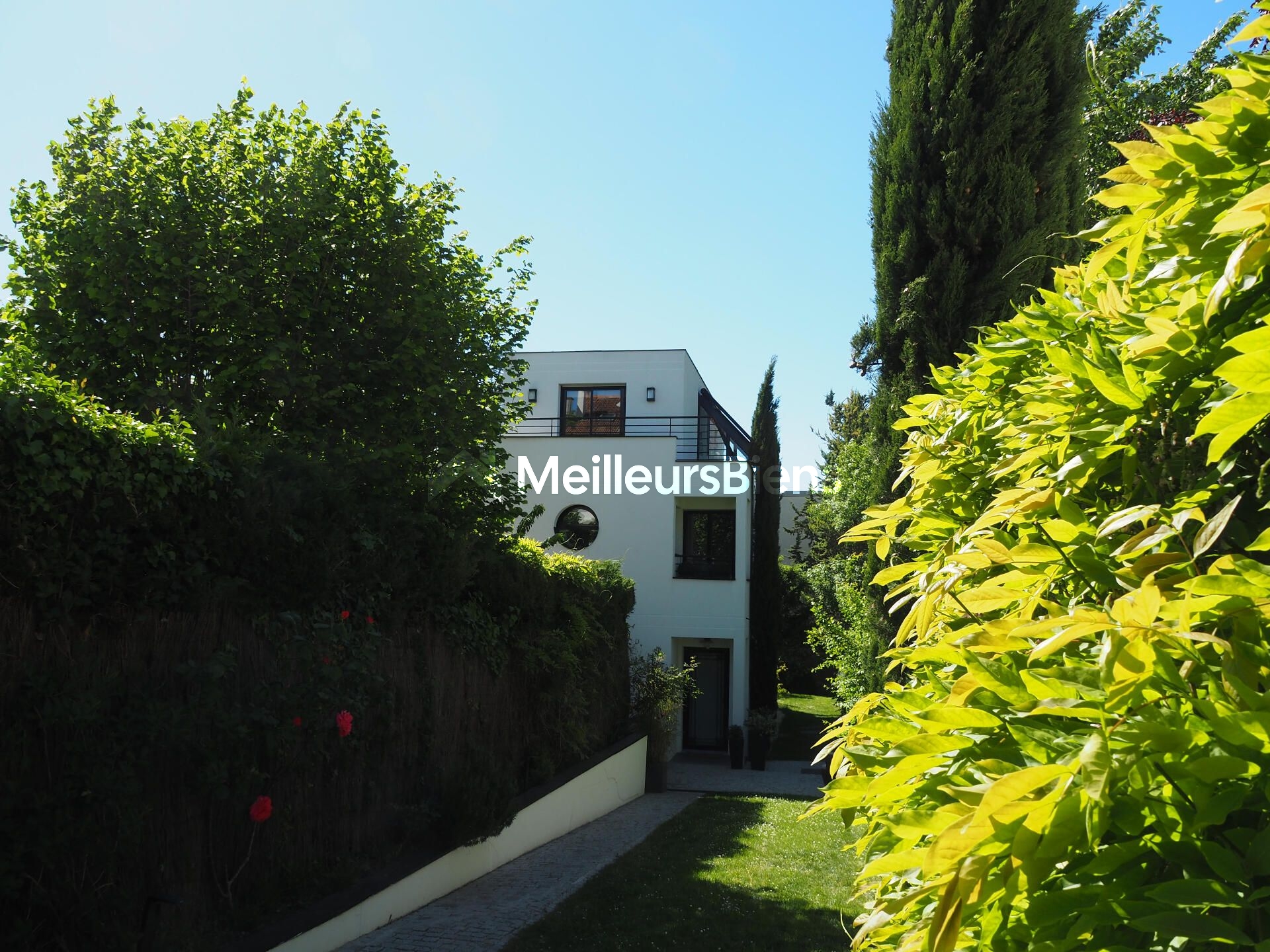 Maison d’architecte inspirée des années 30 avec jardin