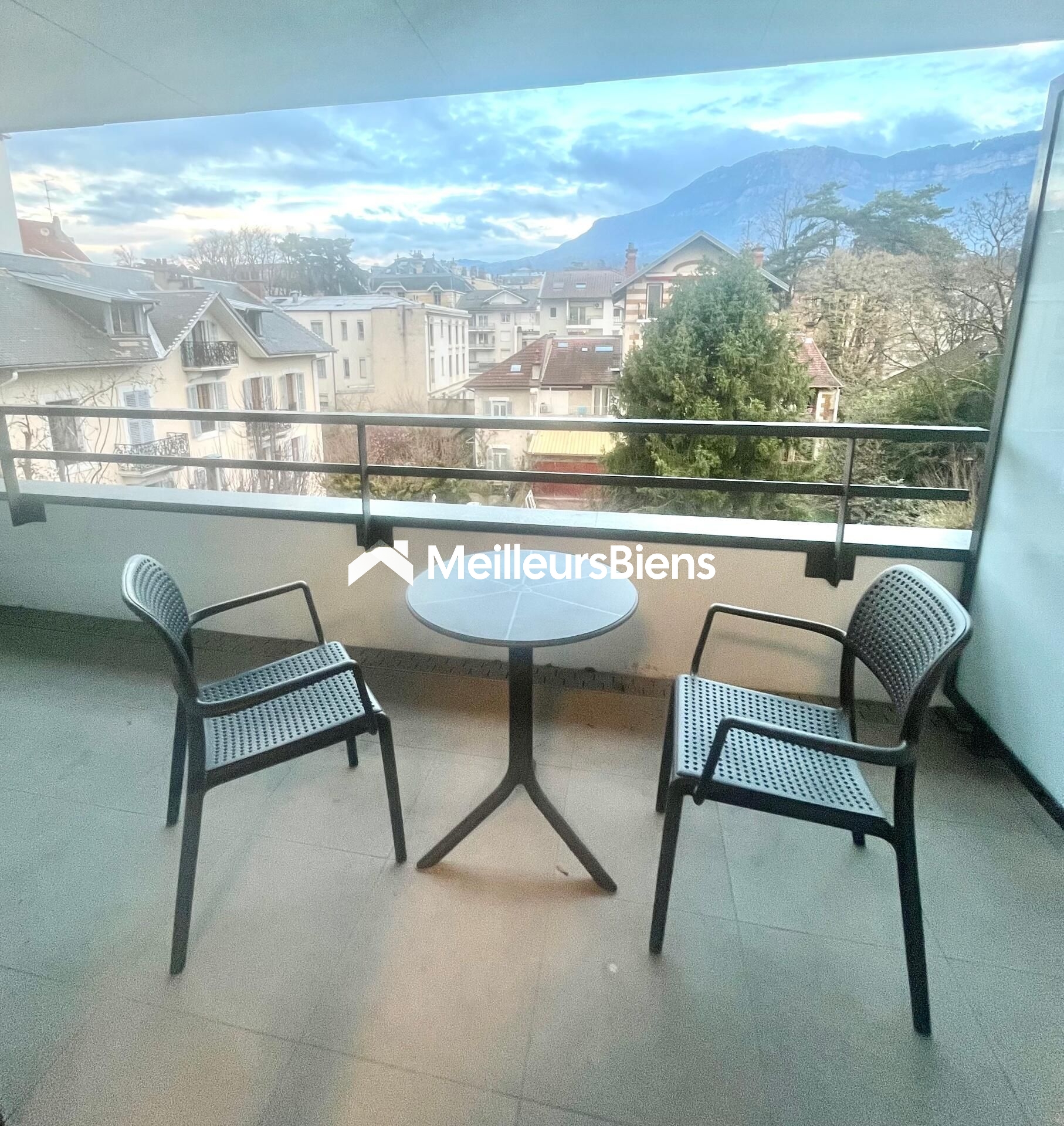 Aix les Bains centre ville  - T1 meublé équipé étage élevé vue dégagée !