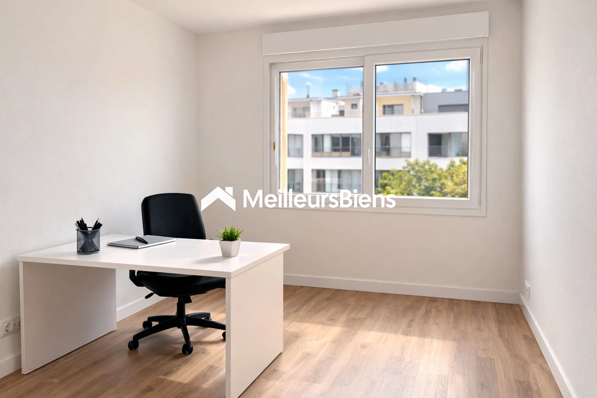 BUREAU  250,€ HT SECURISE É Nice Est – Accès  Pénétrante et A8 immédiat