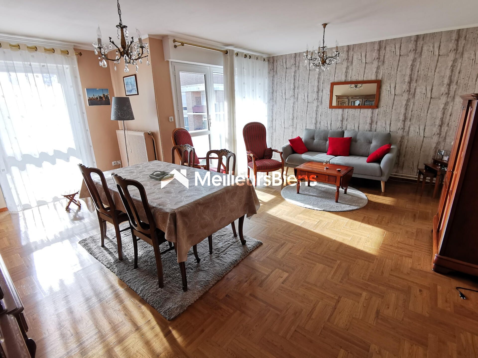 BEL APPARTEMENT 80 M2 AU 4EME ETAGE 2 CHAMBRES 2 BALCONS 1 GARAGE