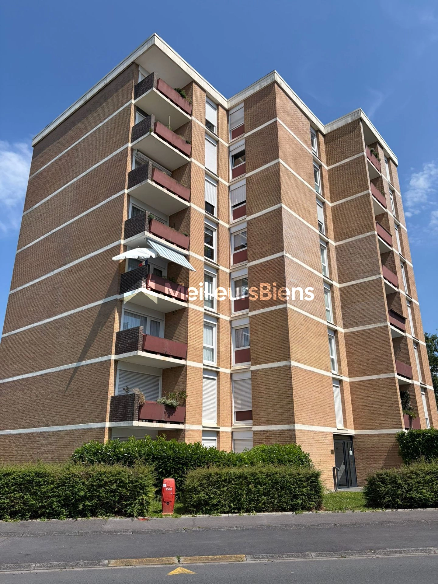 BEL APPARTEMENT 80 M2 AU 4EME ETAGE 2 CHAMBRES 2 BALCONS 1 GARAGE