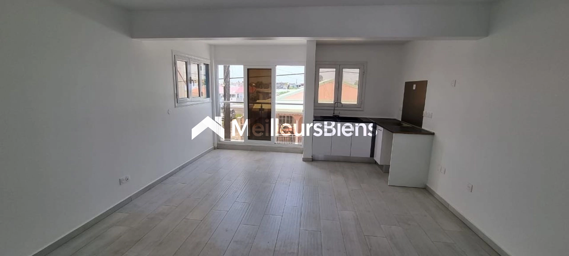 Studio récent loué vide