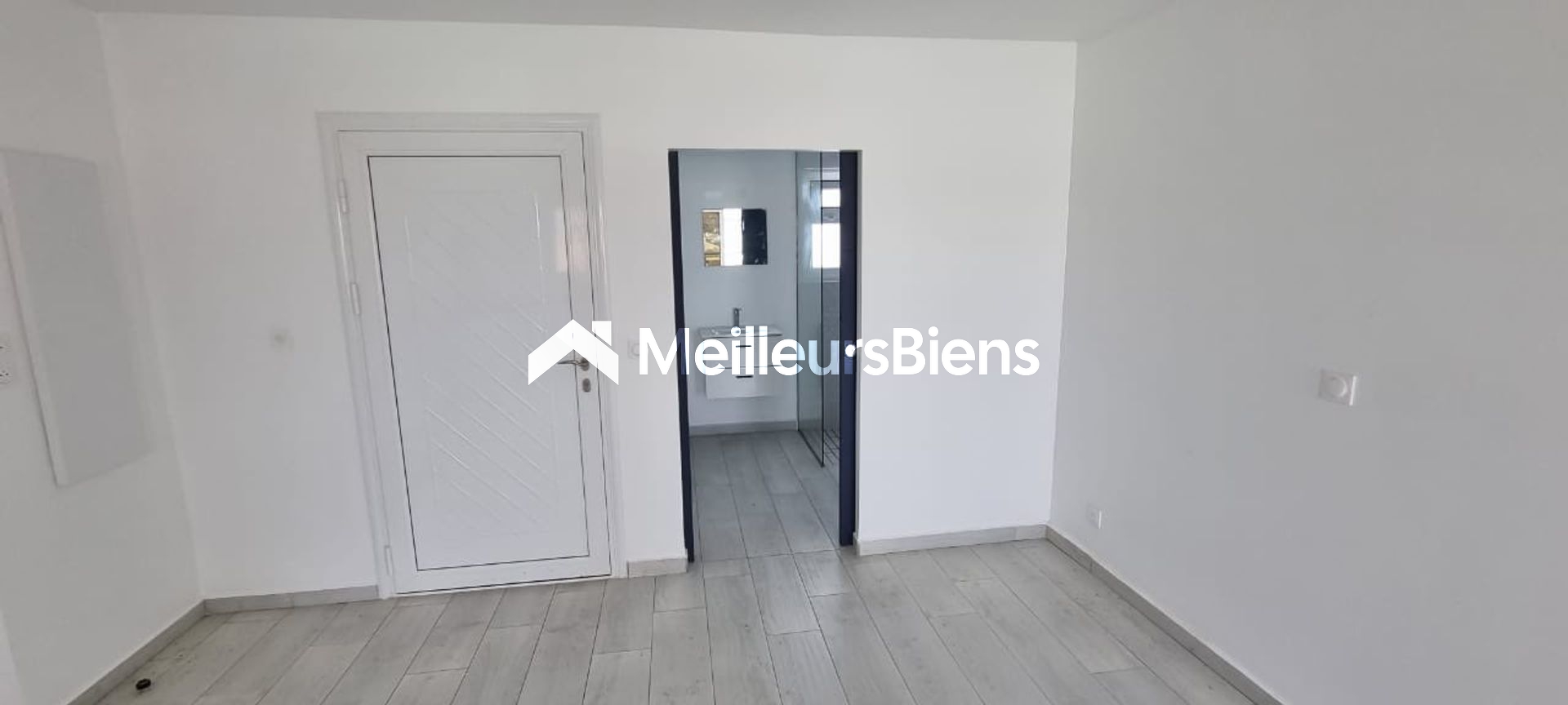 Studio récent loué vide