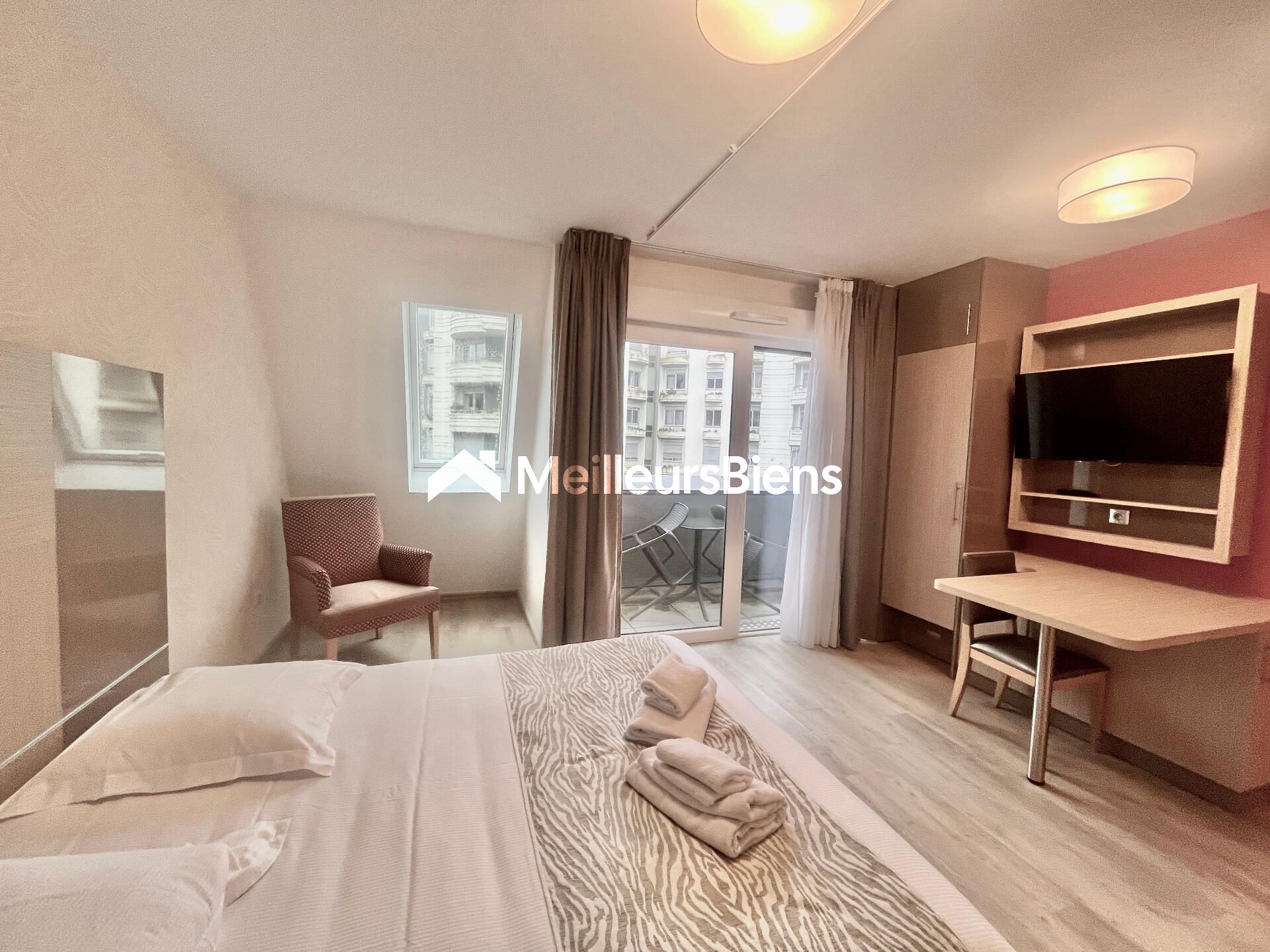 Chambéry centre ville- Appartement T1 de 30 m2 entièrement meublé en étage élevé
