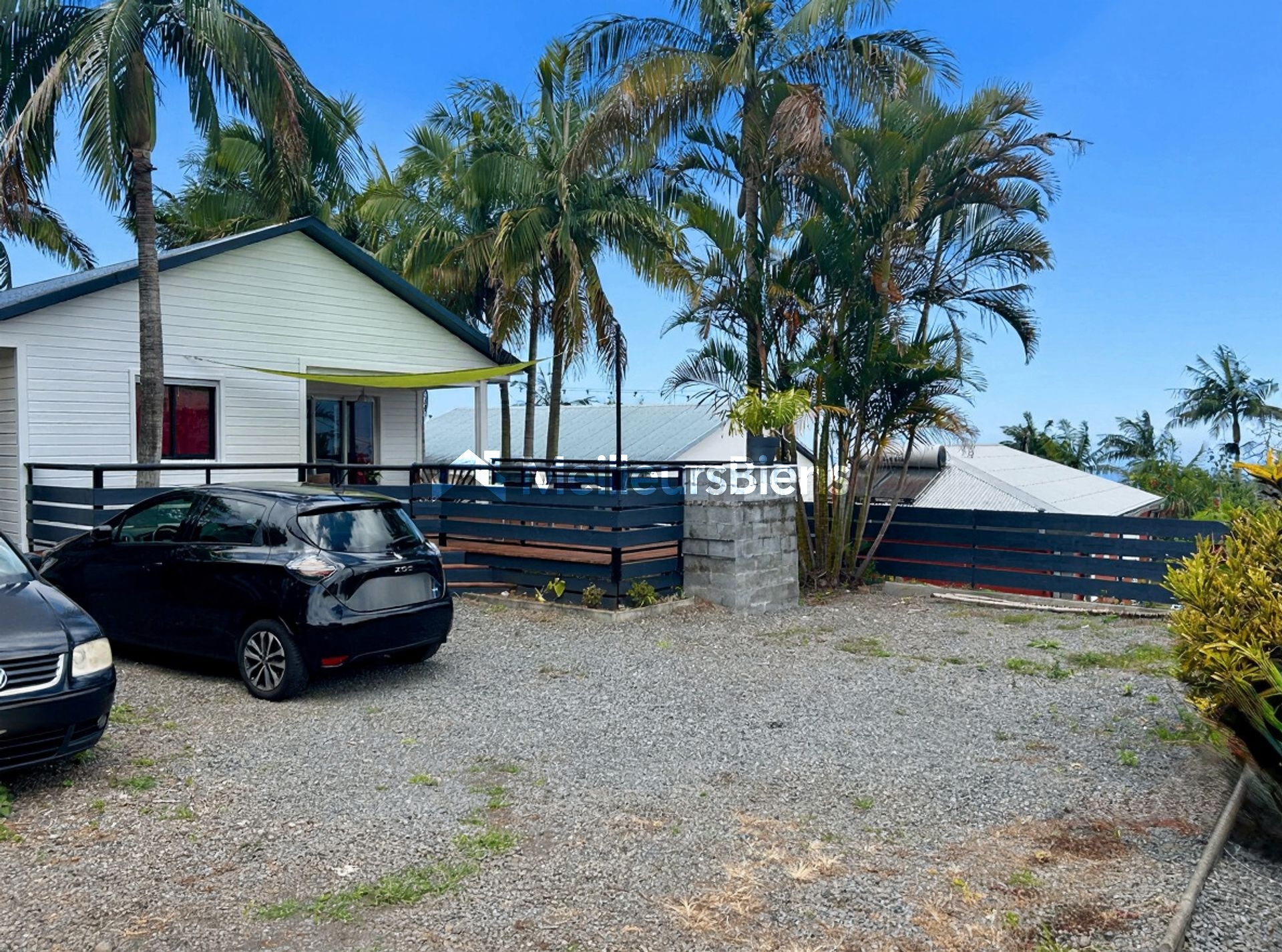 🏡 Petite-Île – Maison familiale 3 chambres avec grande cour et terrasse de 35 m²