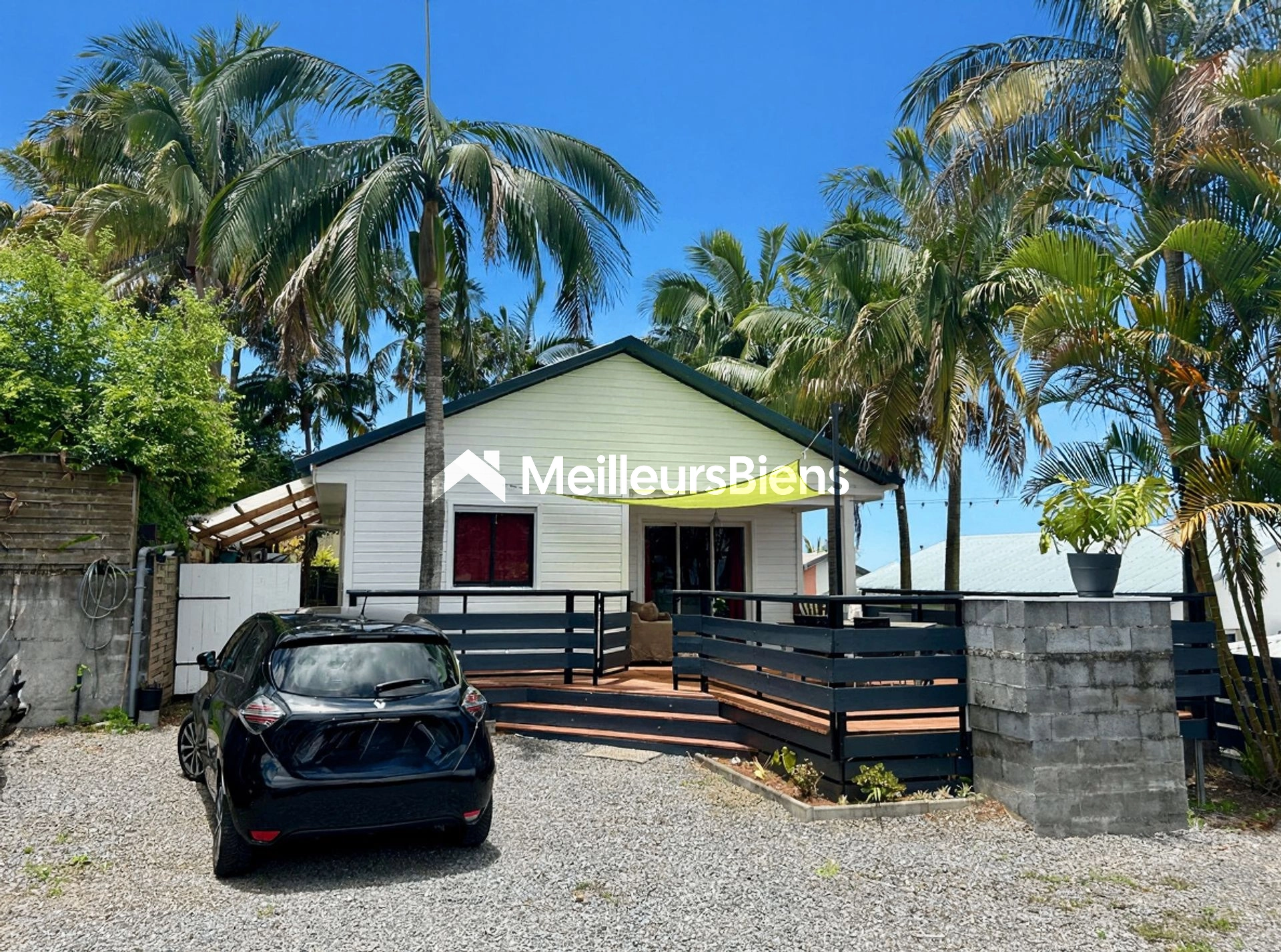 🏡 Petite-Île – Maison familiale 3 chambres avec grande cour et terrasse de 35 m²