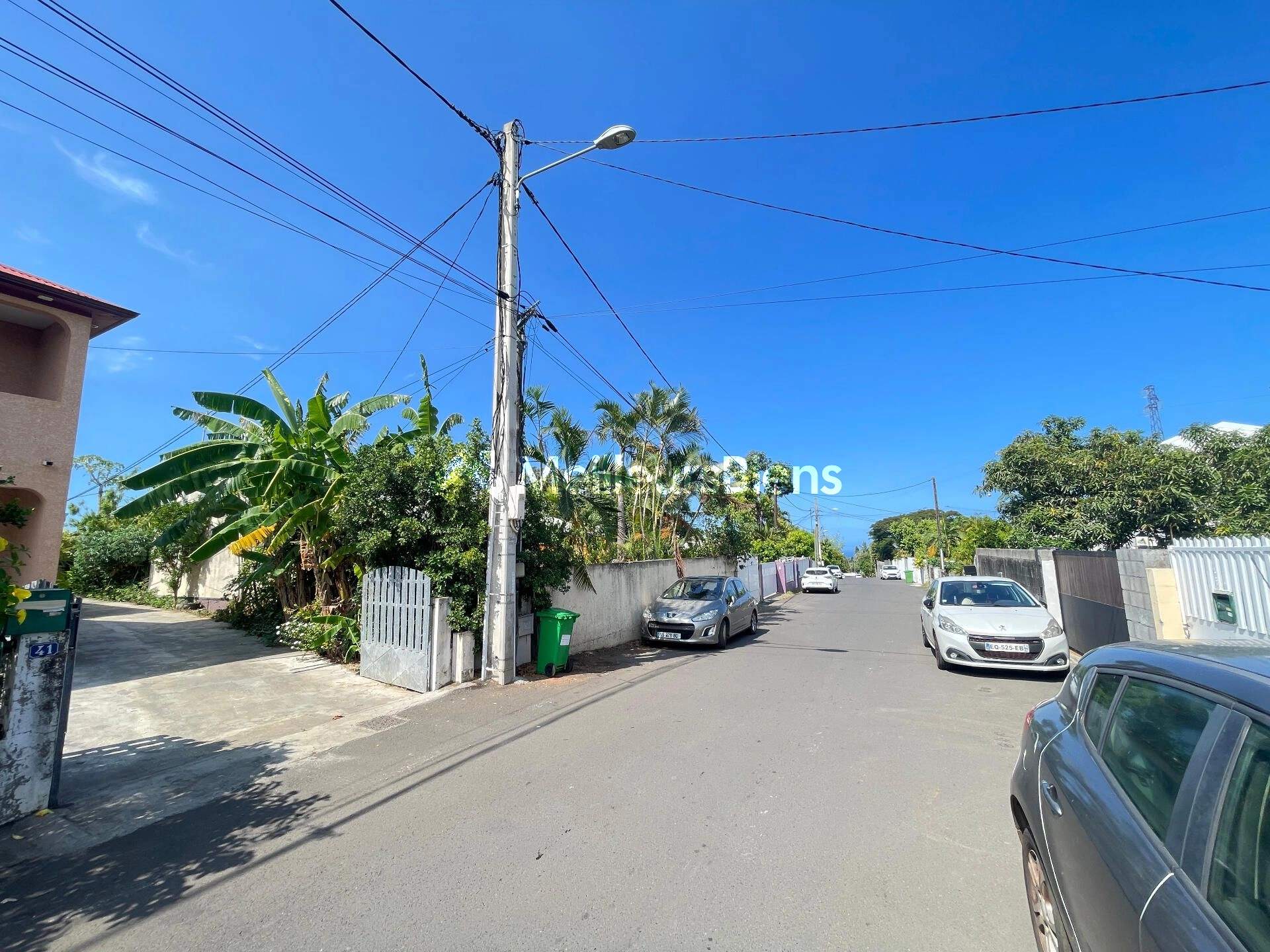 🏡 Votre future maison à Saint-Pierre : 2 chambres, jardin et potentiel d'agrandissement.