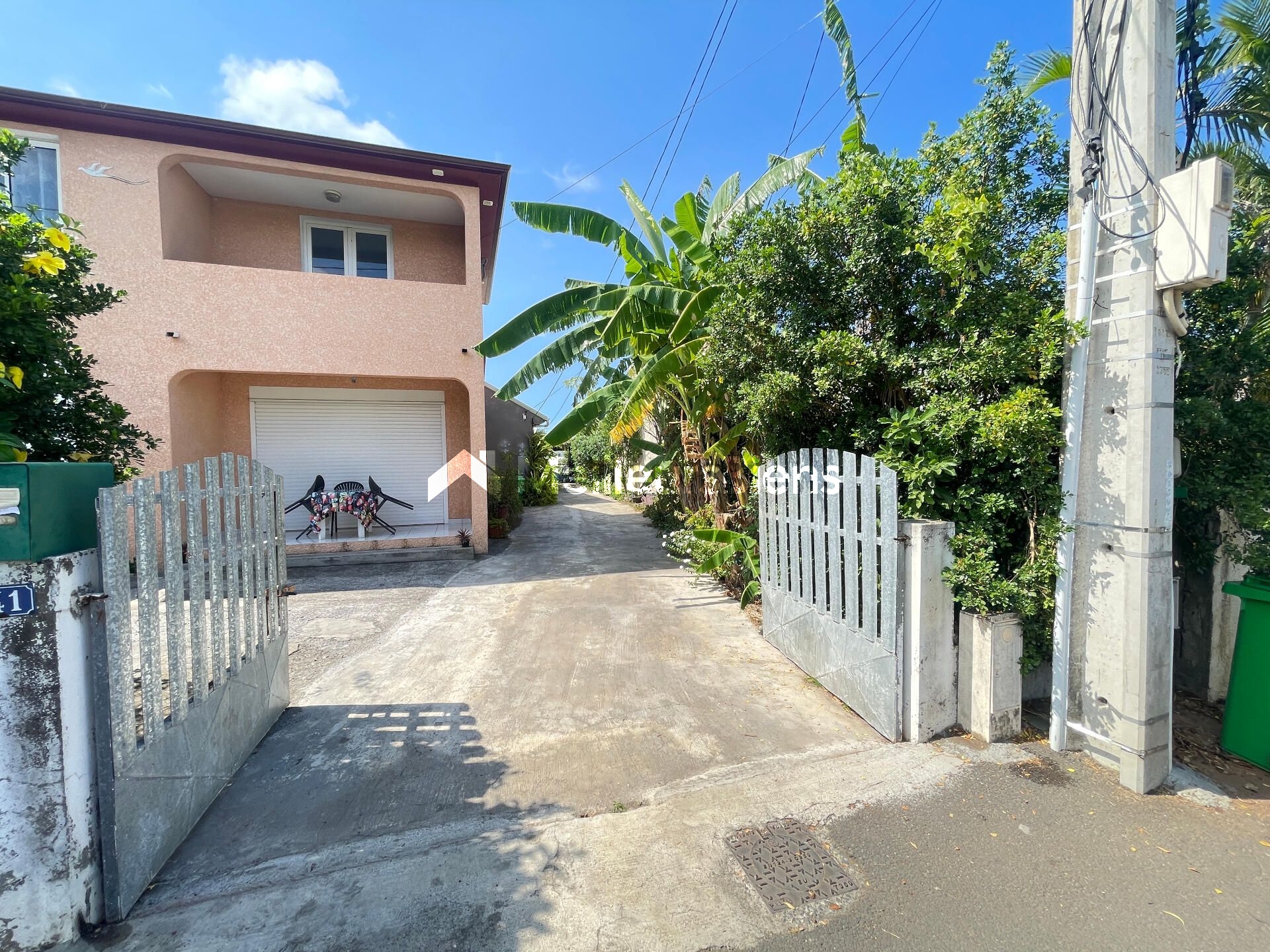 🏡 Votre future maison à Saint-Pierre : 2 chambres, jardin et potentiel d'agrandissement.