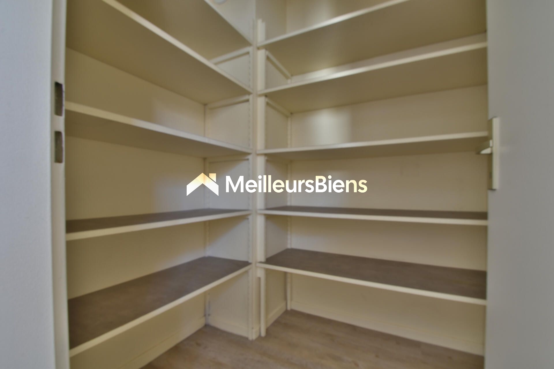 APPARTMENT T5 82 M²