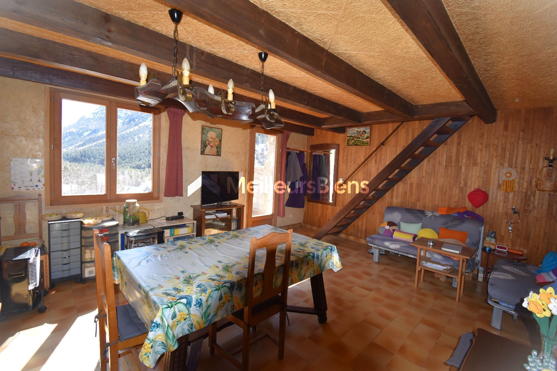 Maison ensoleillée sur les hauteurs de Plampinet – 3 chambres, jardin, garage et cadre alpin exceptionnel