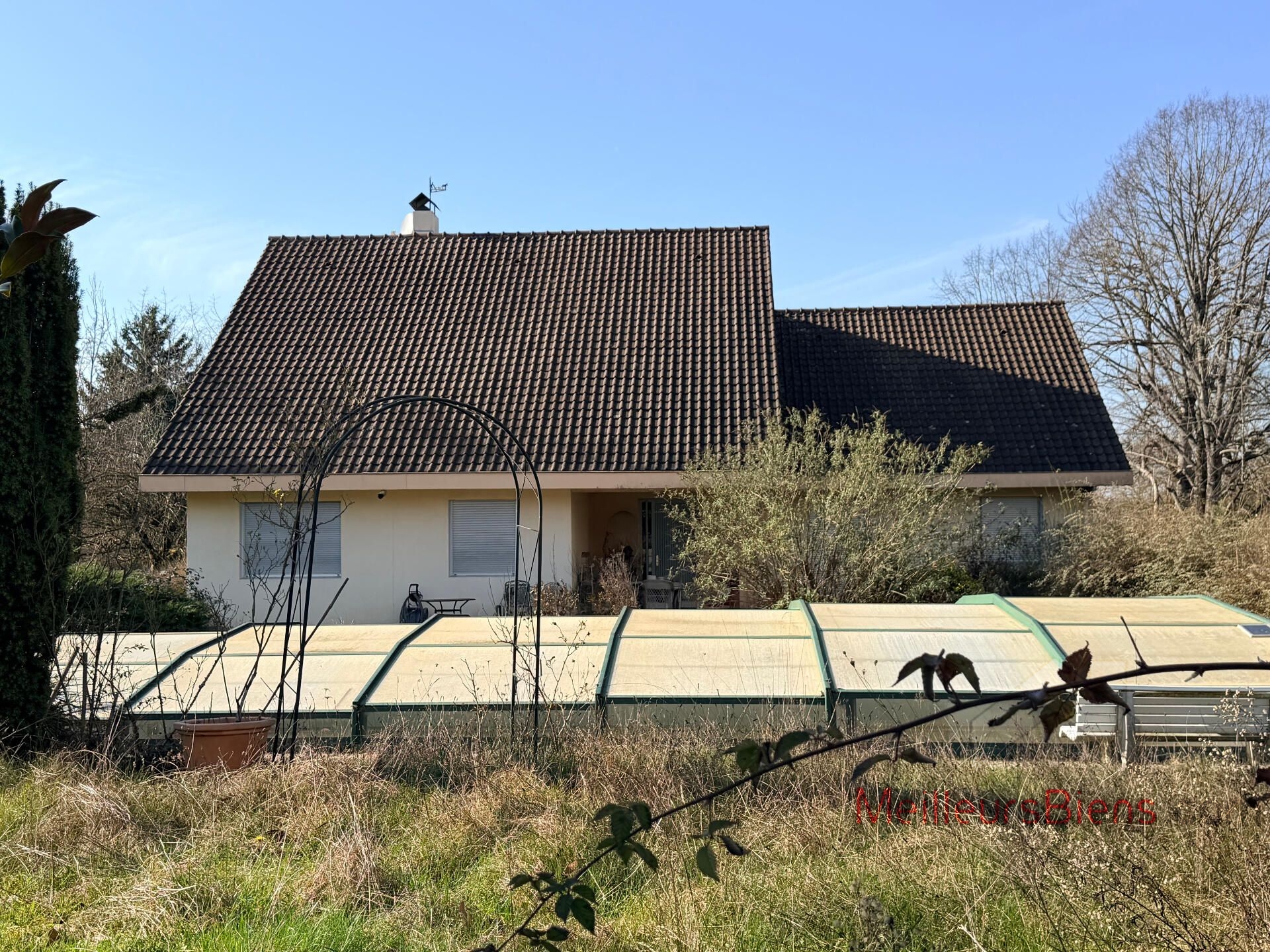 Maison de 183 m2 avec piscine à rénover