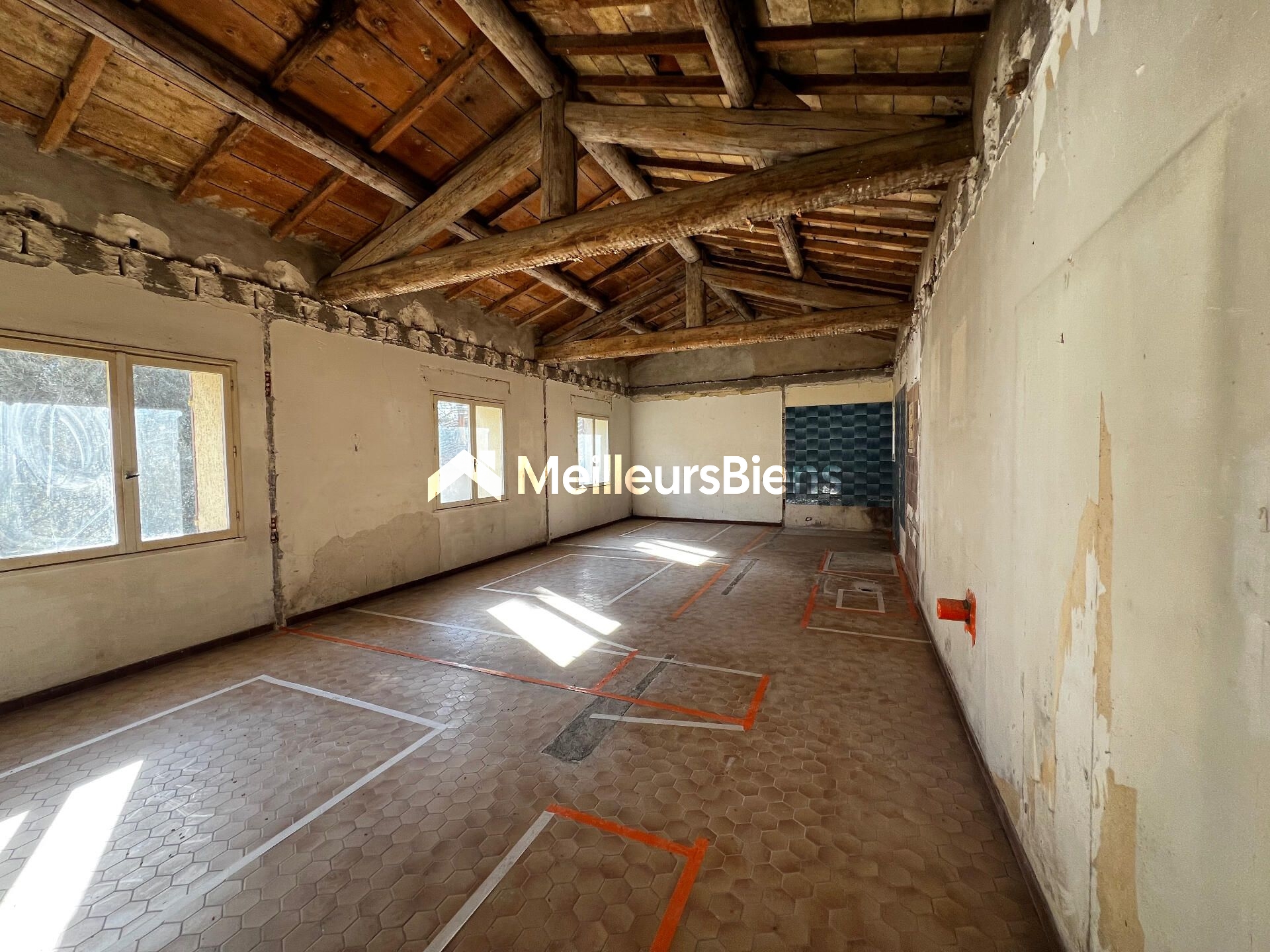 Maison à réhabiliter et imaginer....178 m2  sur terrain piscinable