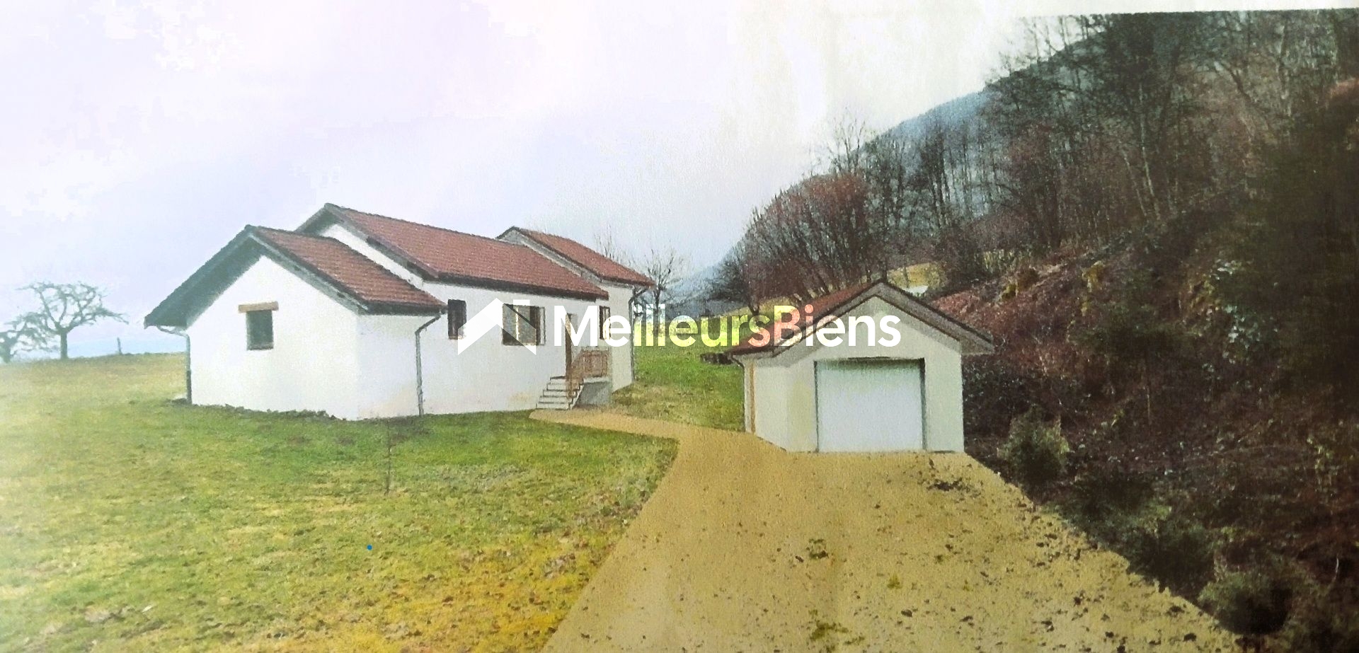 ATTIGNAT-ONCIN – Propriété avec fort potentiel sur plus de 9 000 m² de terrain – dépendance à réhabiliter avec permis accepté
