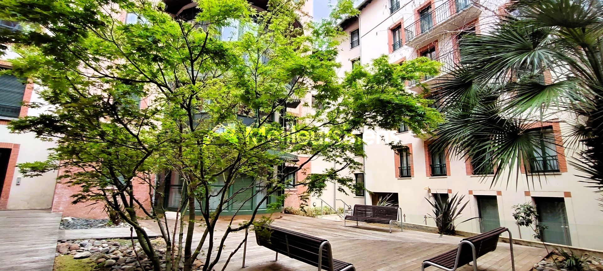 Toulouse Carmes: grand T2 42m2 quai de Tounis vue Garonne.