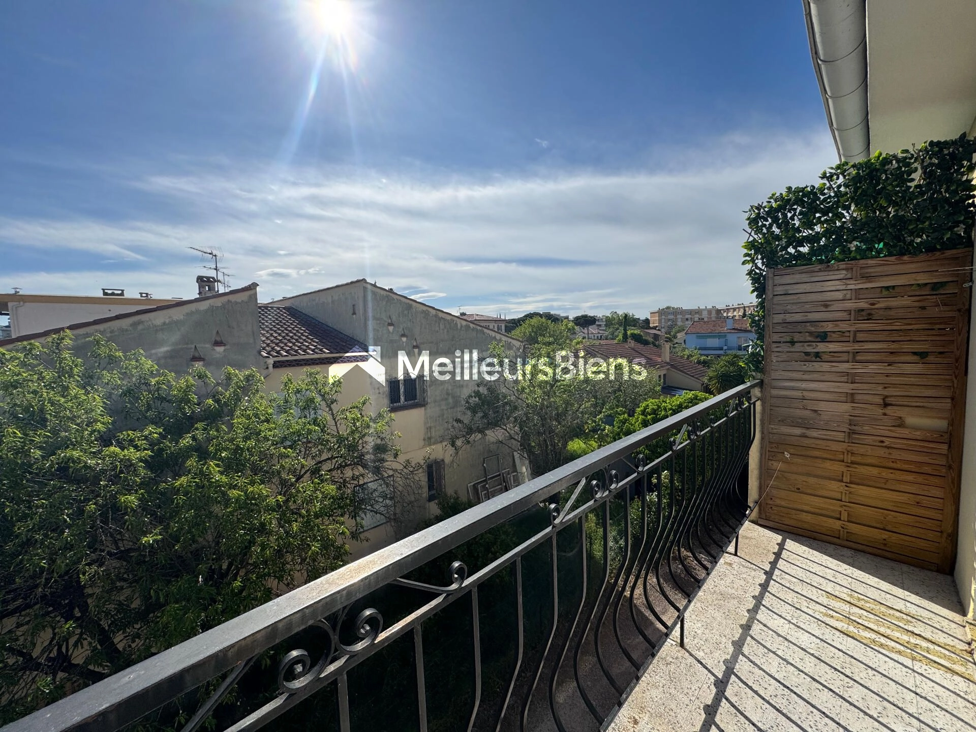 Fréjus plage - Appartement T2 47 m2 traversant expo sejour sud avec parking vue dégagée !