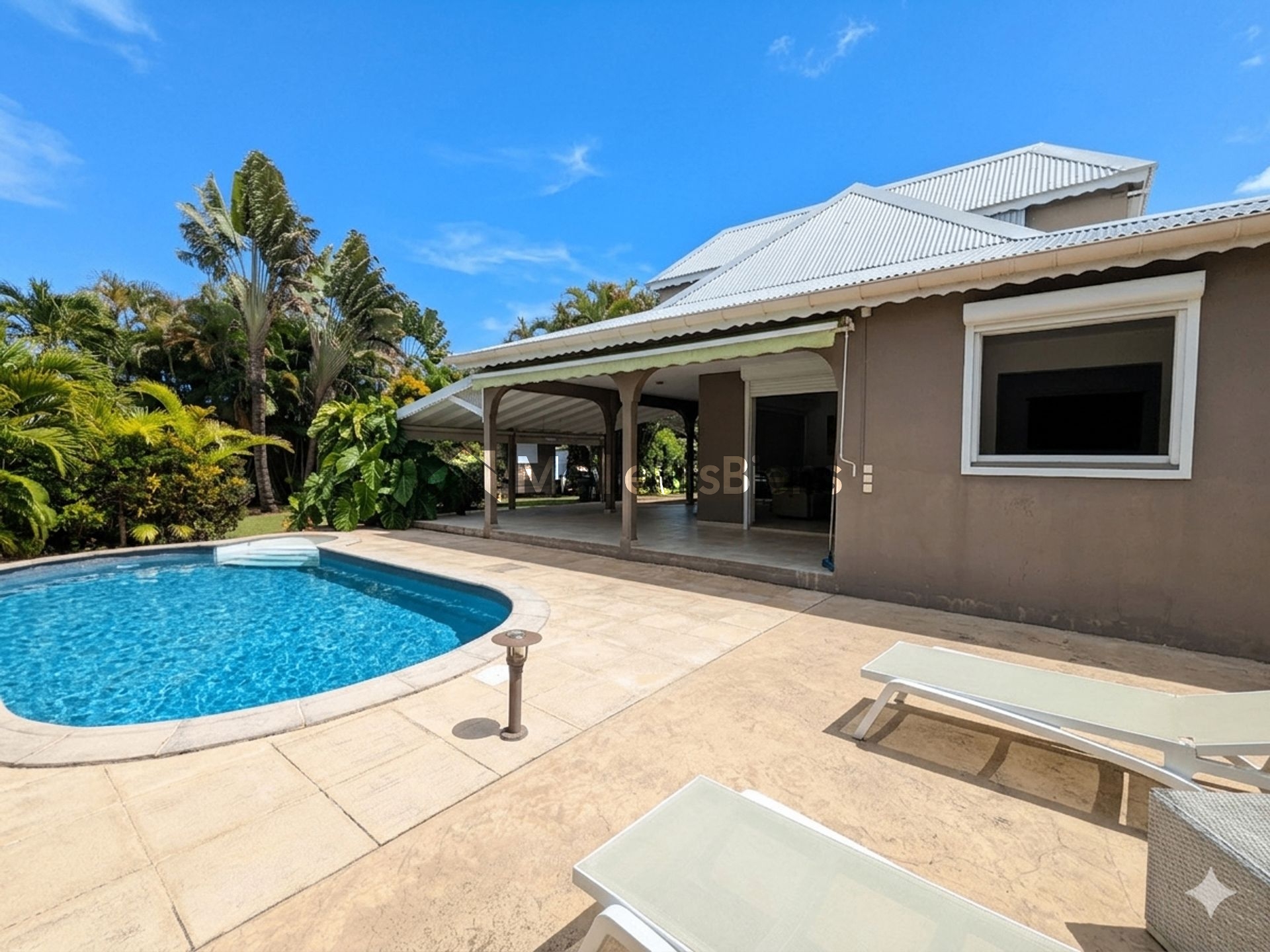 EXCLUSIVITÉ — Villa familiale 172 m² | Piscine au sel | Bungalow | Arnouville, Petit-Bourg
