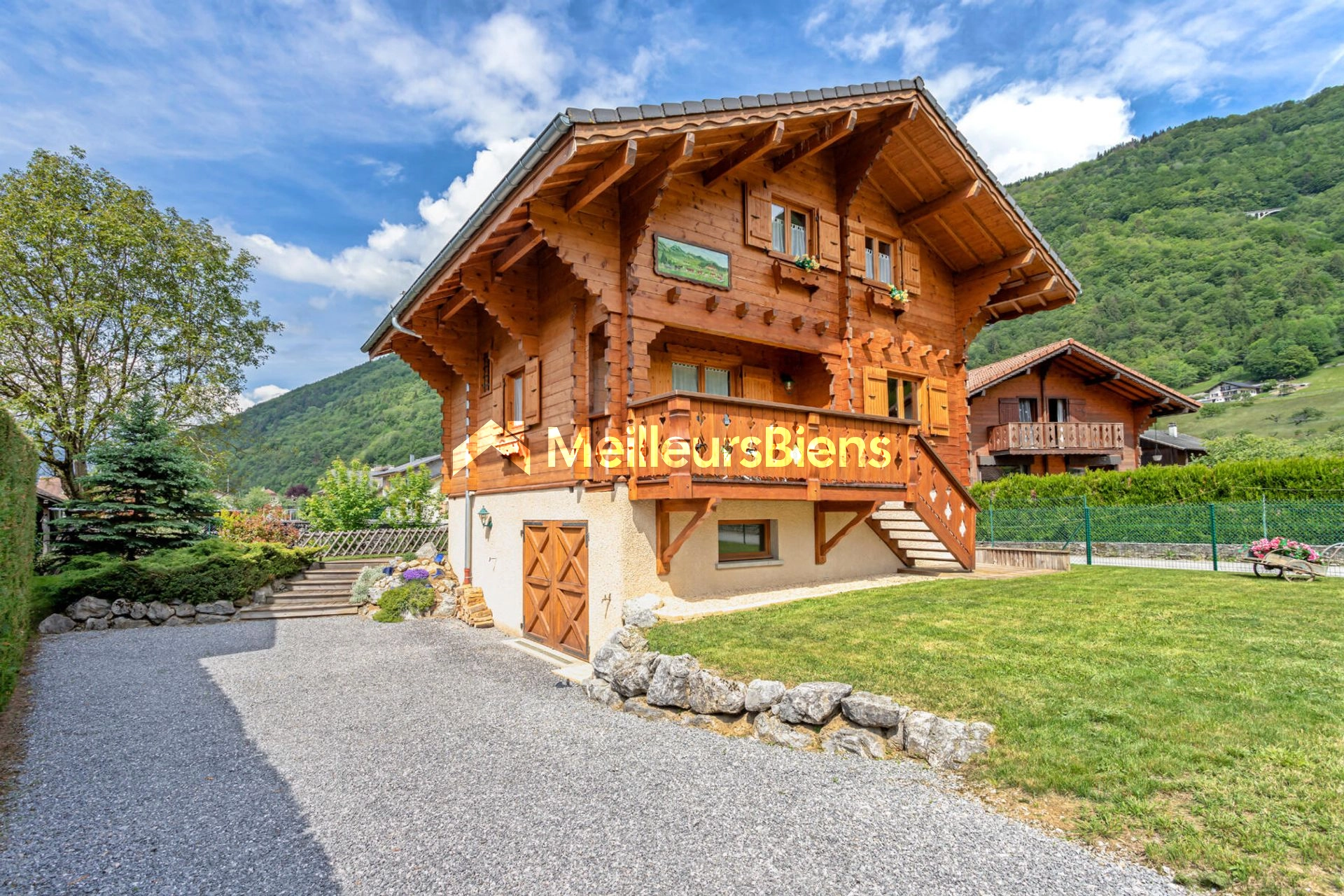 Chalet 93 m² – Terrain 932 m² – 3 chambres – Entre lac et montagnes