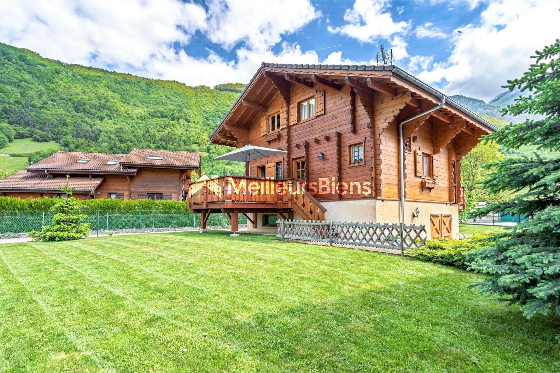 Chalet 93 m² – Terrain 932 m² – 3 chambres – Entre lac et montagnes