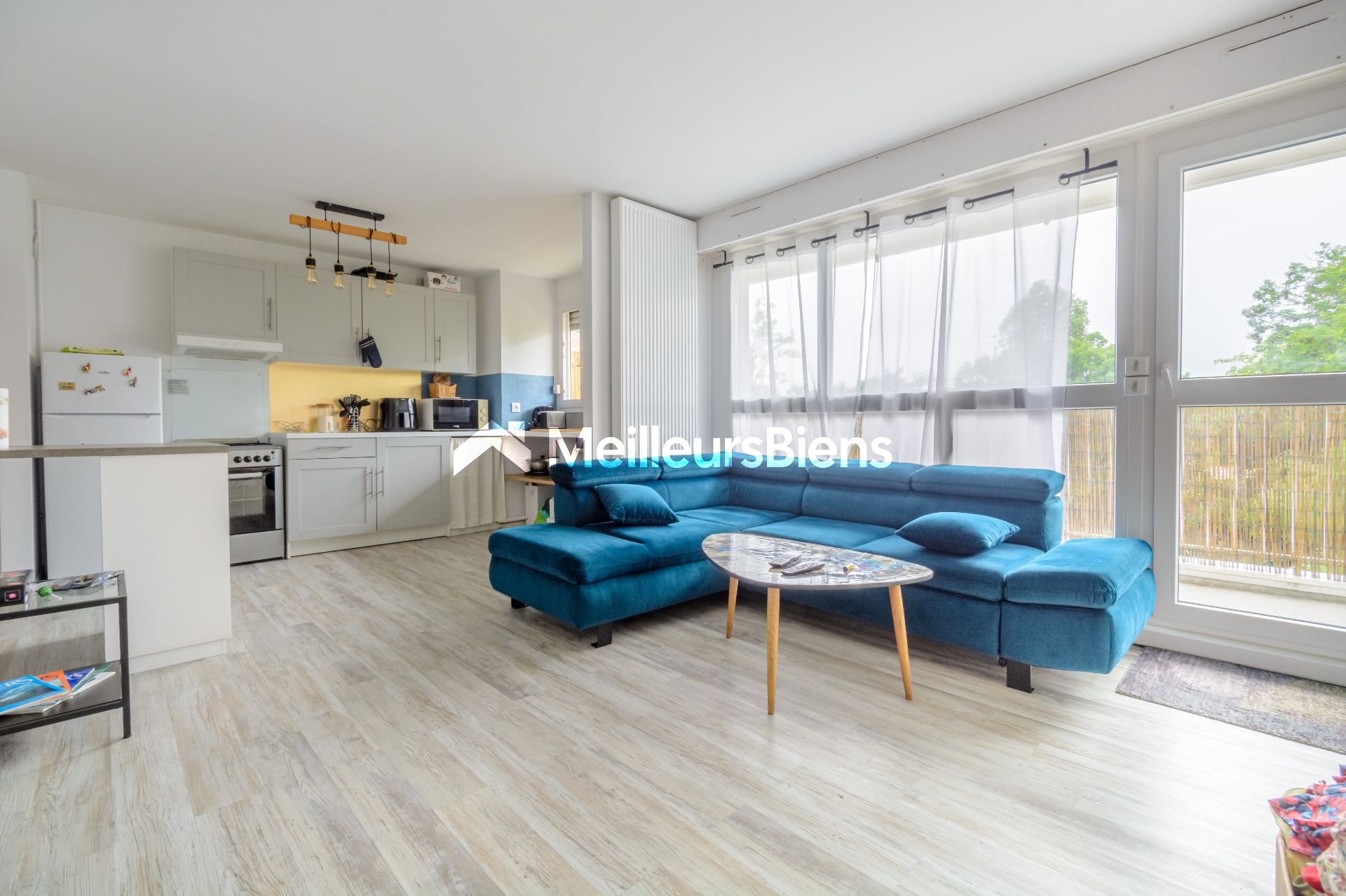 Appartement T2 rénové avec balcon, parking et cave - Caudéran
