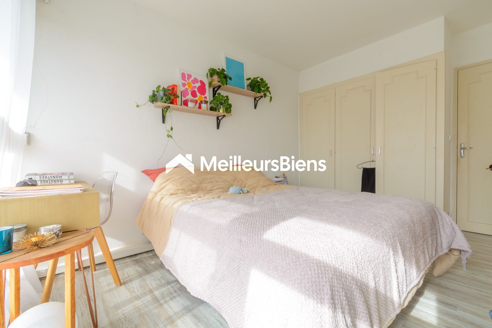 Appartement T2 rénové avec balcon, parking et cave - Caudéran
