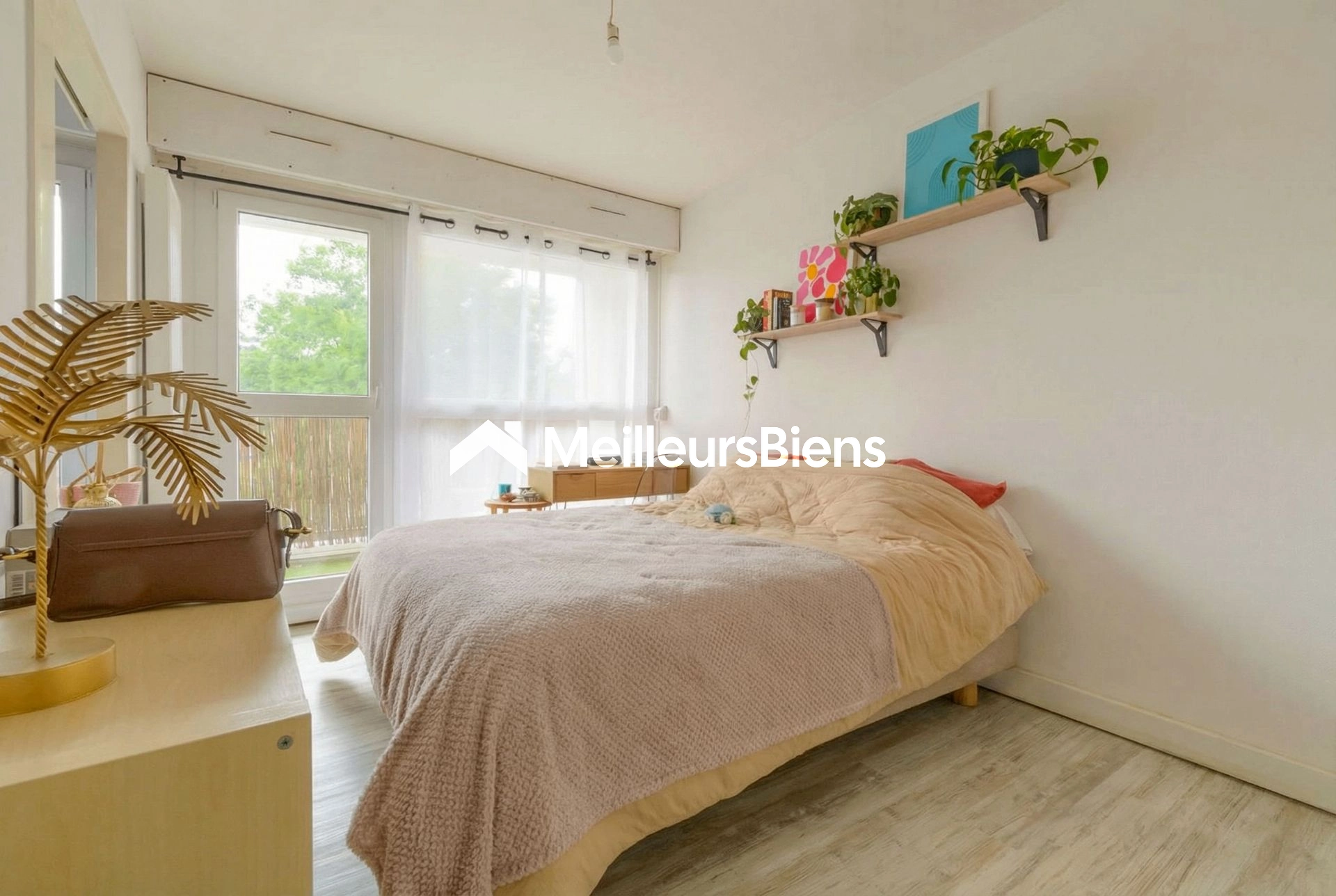 Appartement T2 rénové avec balcon, parking et cave - Caudéran