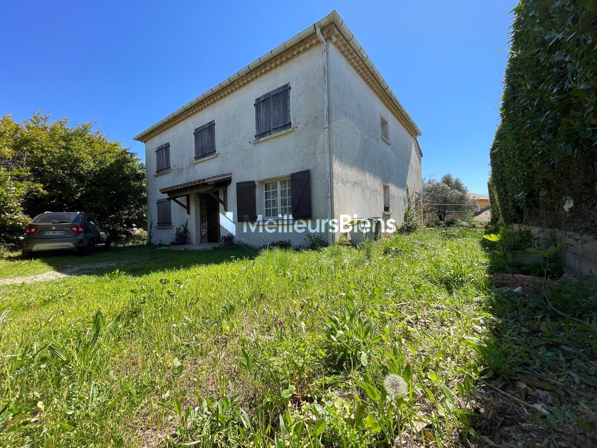 Grande maison familiale avec piscine et terrasse