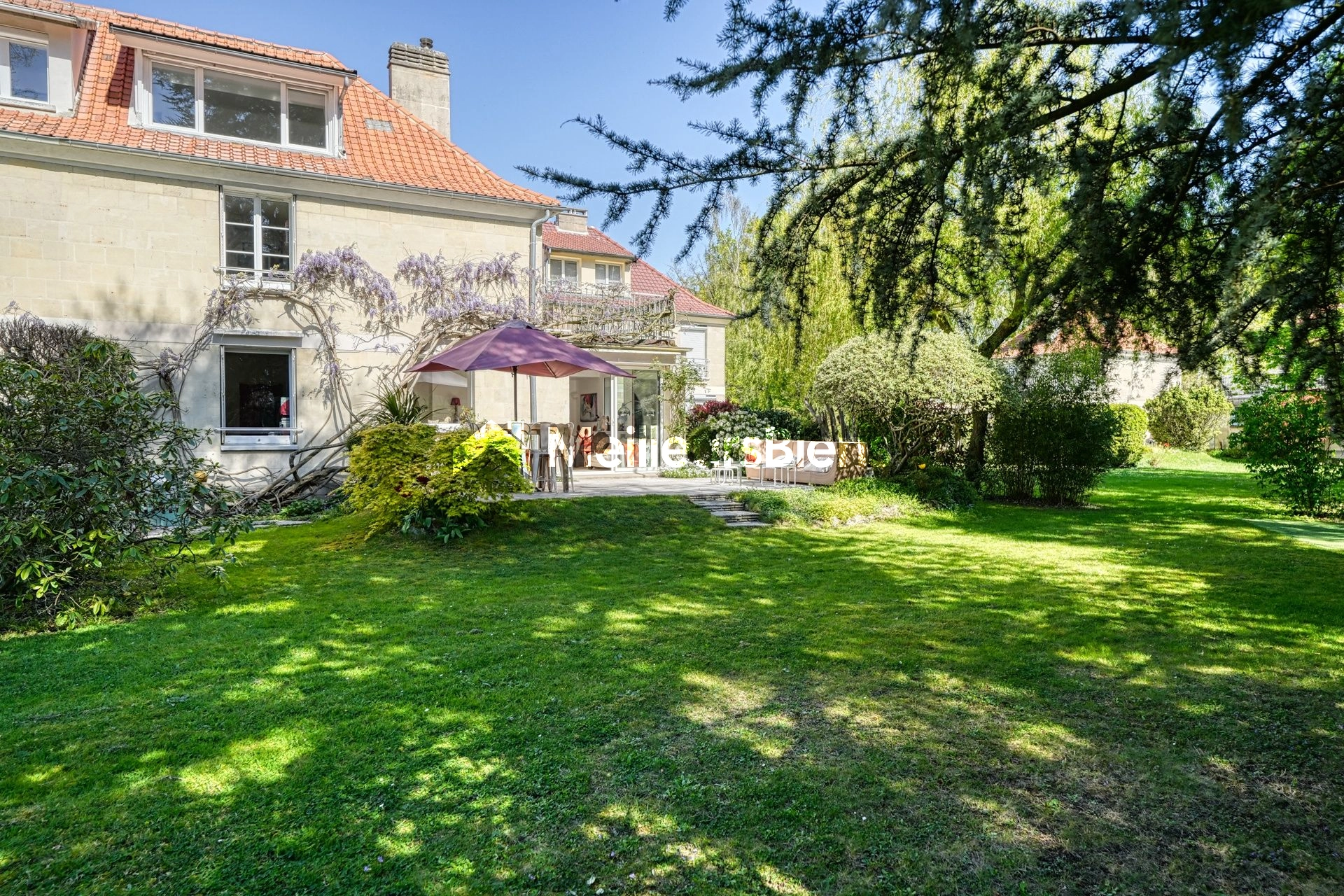 Maison familiale 6 chambres, lumineuse avec jardin plein sud – Domaine prisé