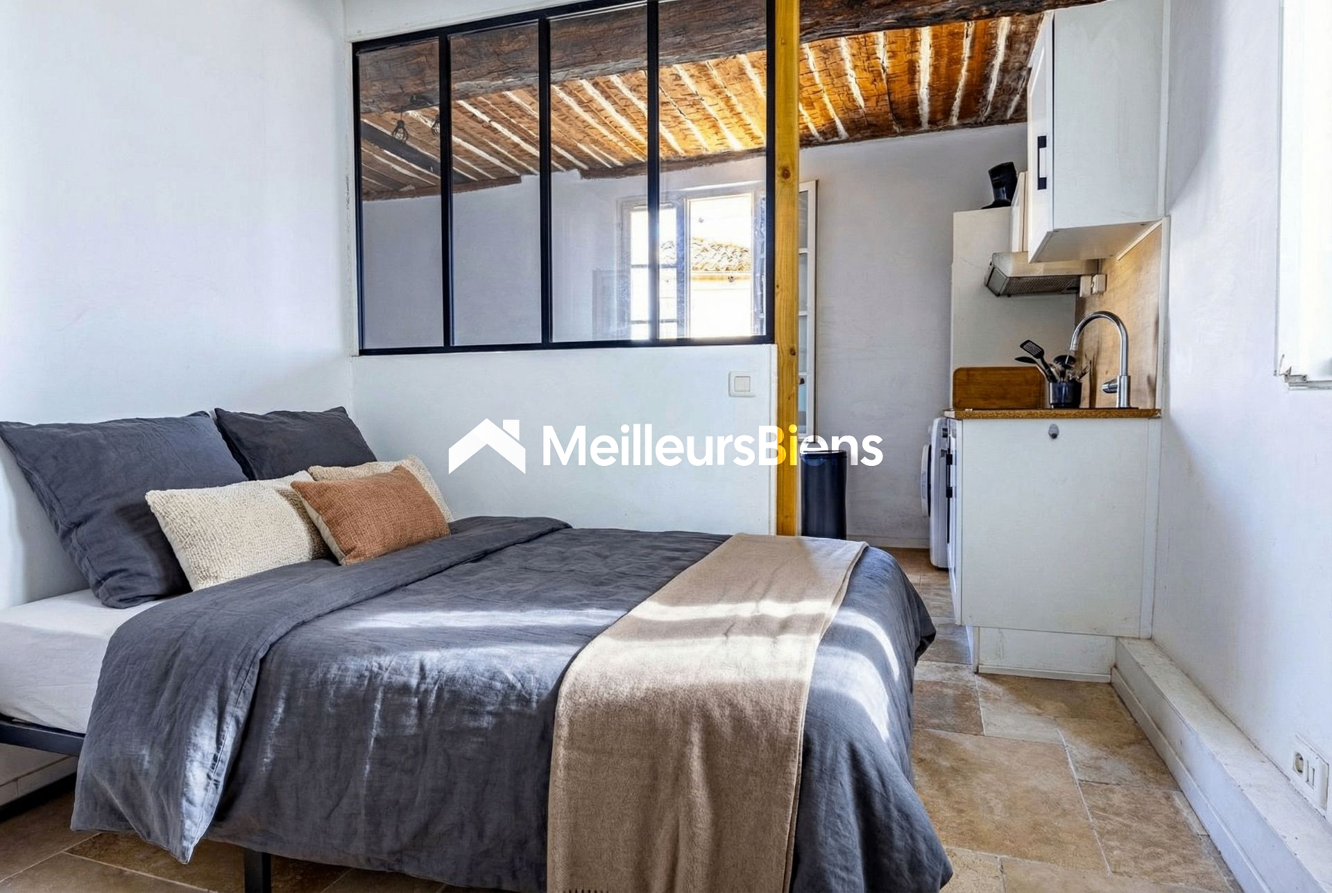 Studio centre historique rénové pour investisseur