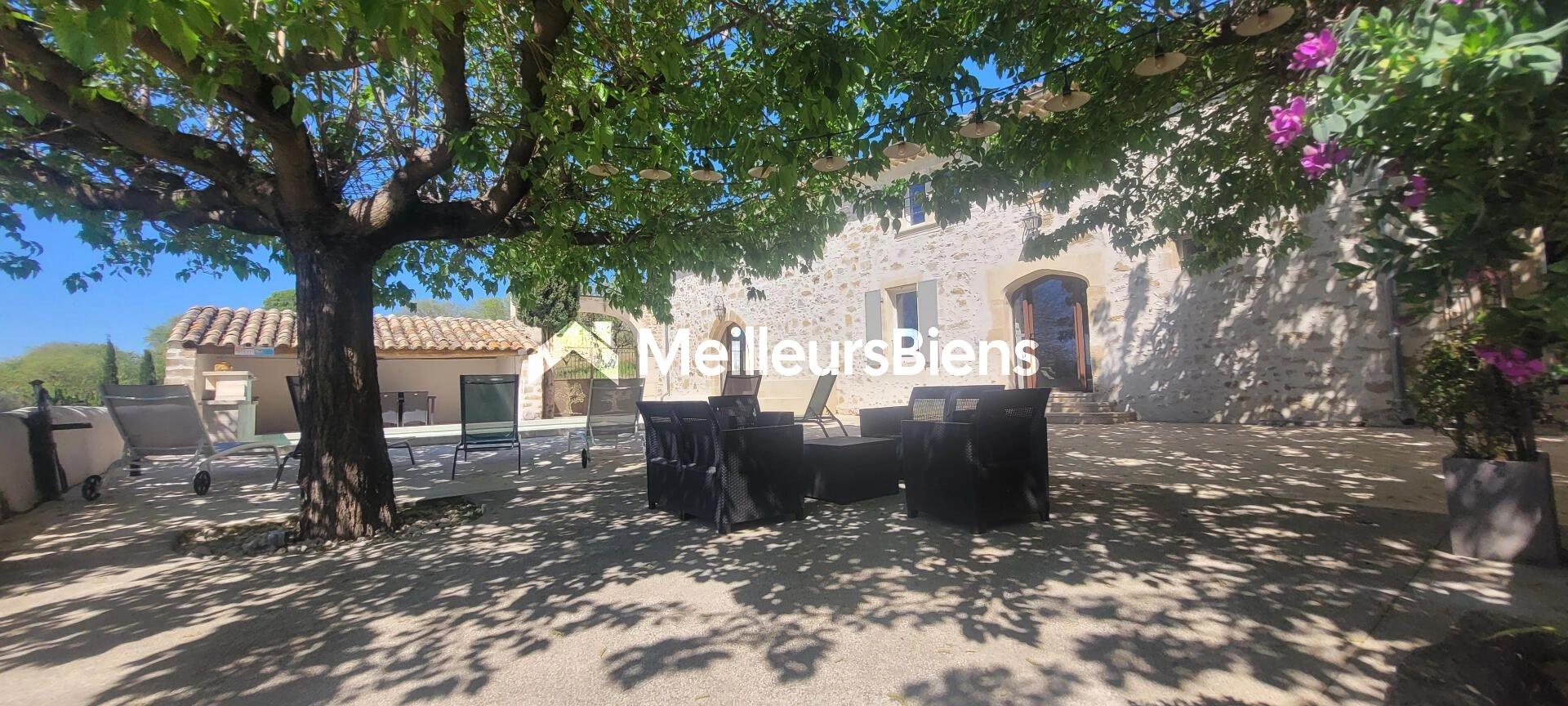 Relais de chasse de François 1er de 430 m² entièrement restauré en 2019 avec goût et des matériaux de qualité à l'abri des regards