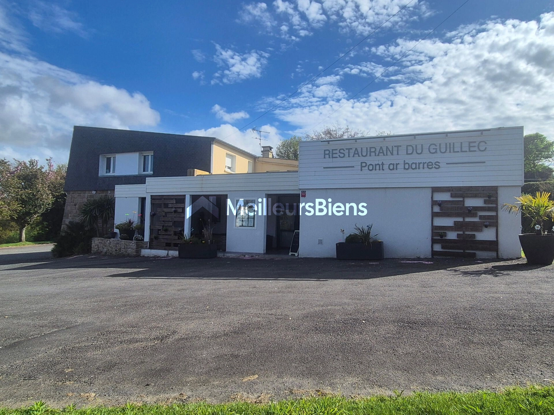 Murs sans fonds de commerce.