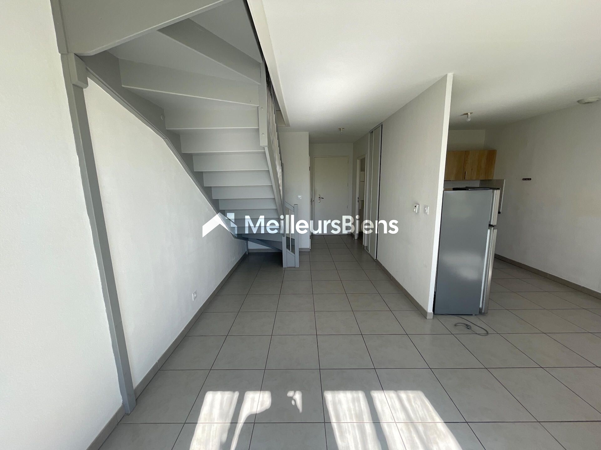 Maison T3 DUPLEX dans résidence sécurisée avec une terrasse et pompe à chaleur..