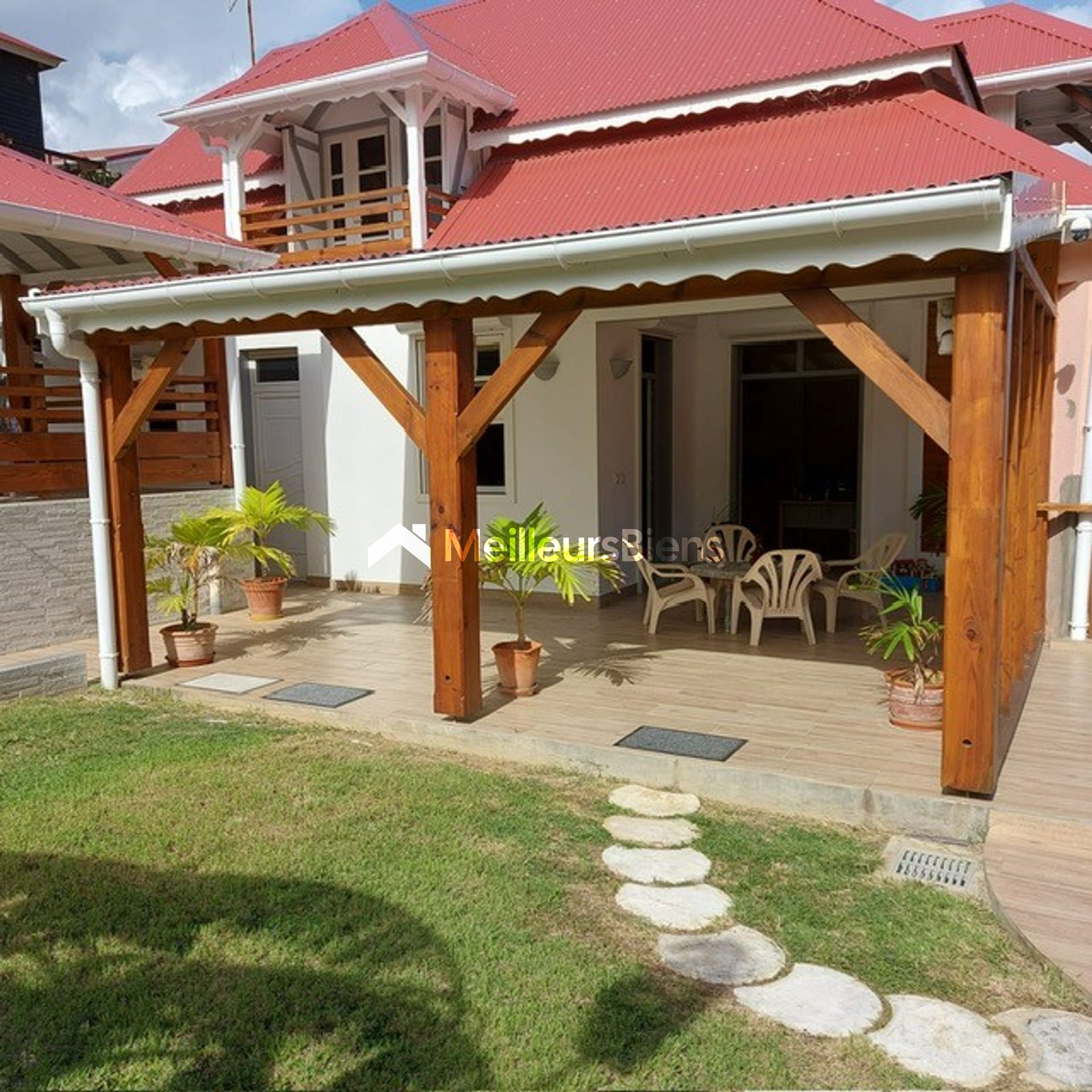 JOLIE VILLA T7 A VENDRE A TERRE DE HAUT LES SAINTES