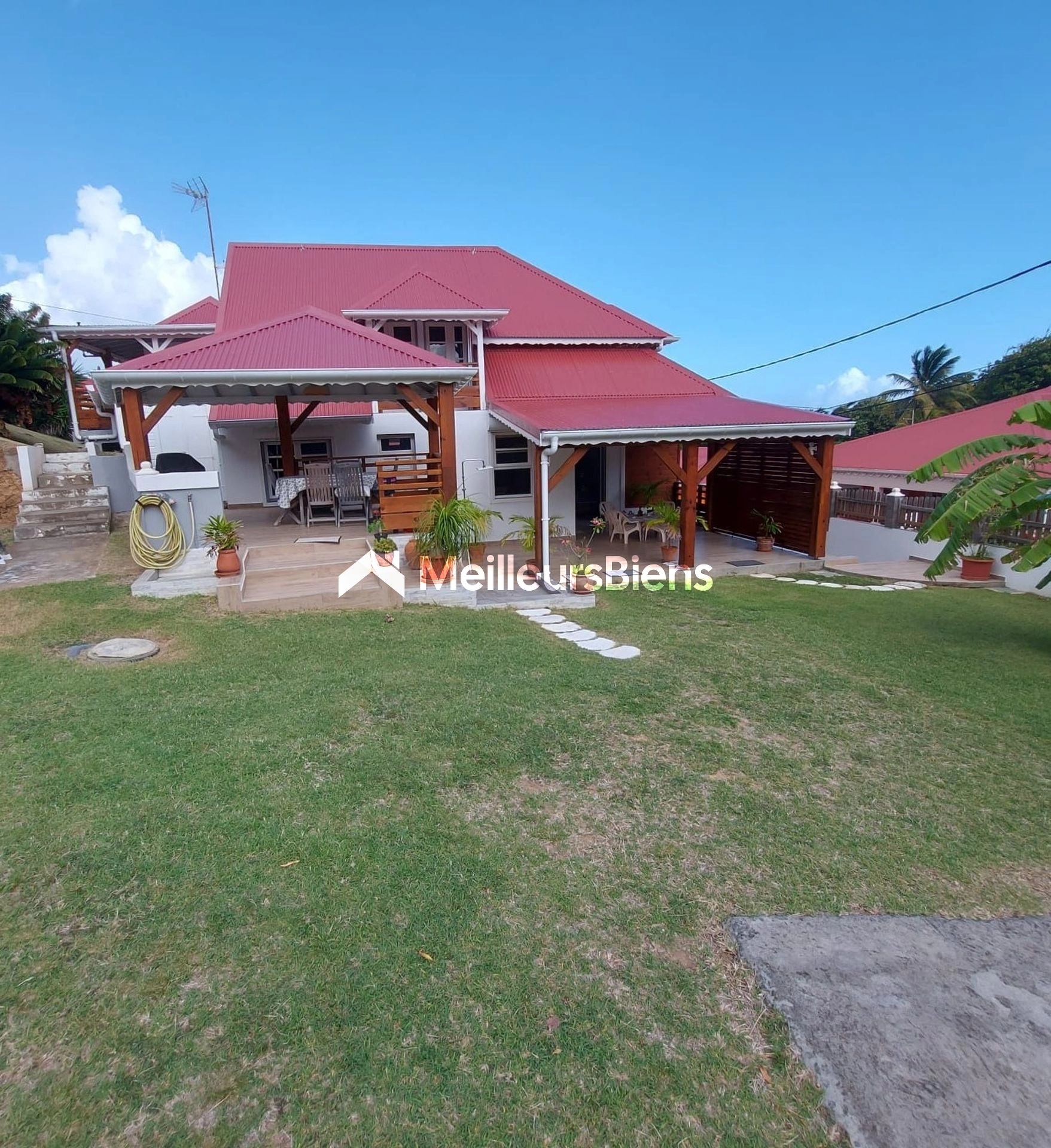 JOLIE VILLA T7 A VENDRE A TERRE DE HAUT LES SAINTES