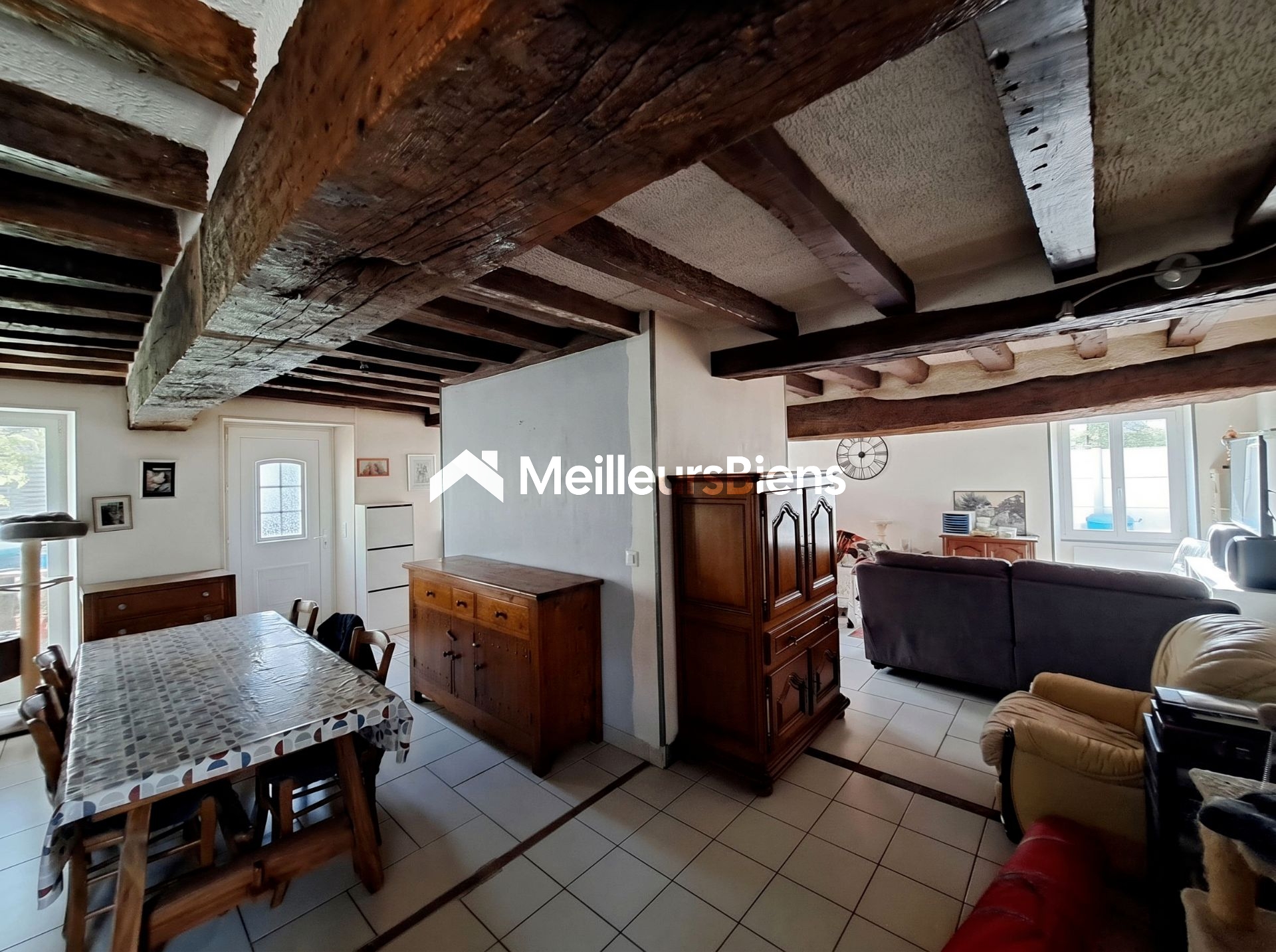 Maison ancienne plain-pied avec grenier aménageable sur 510m² terrain.