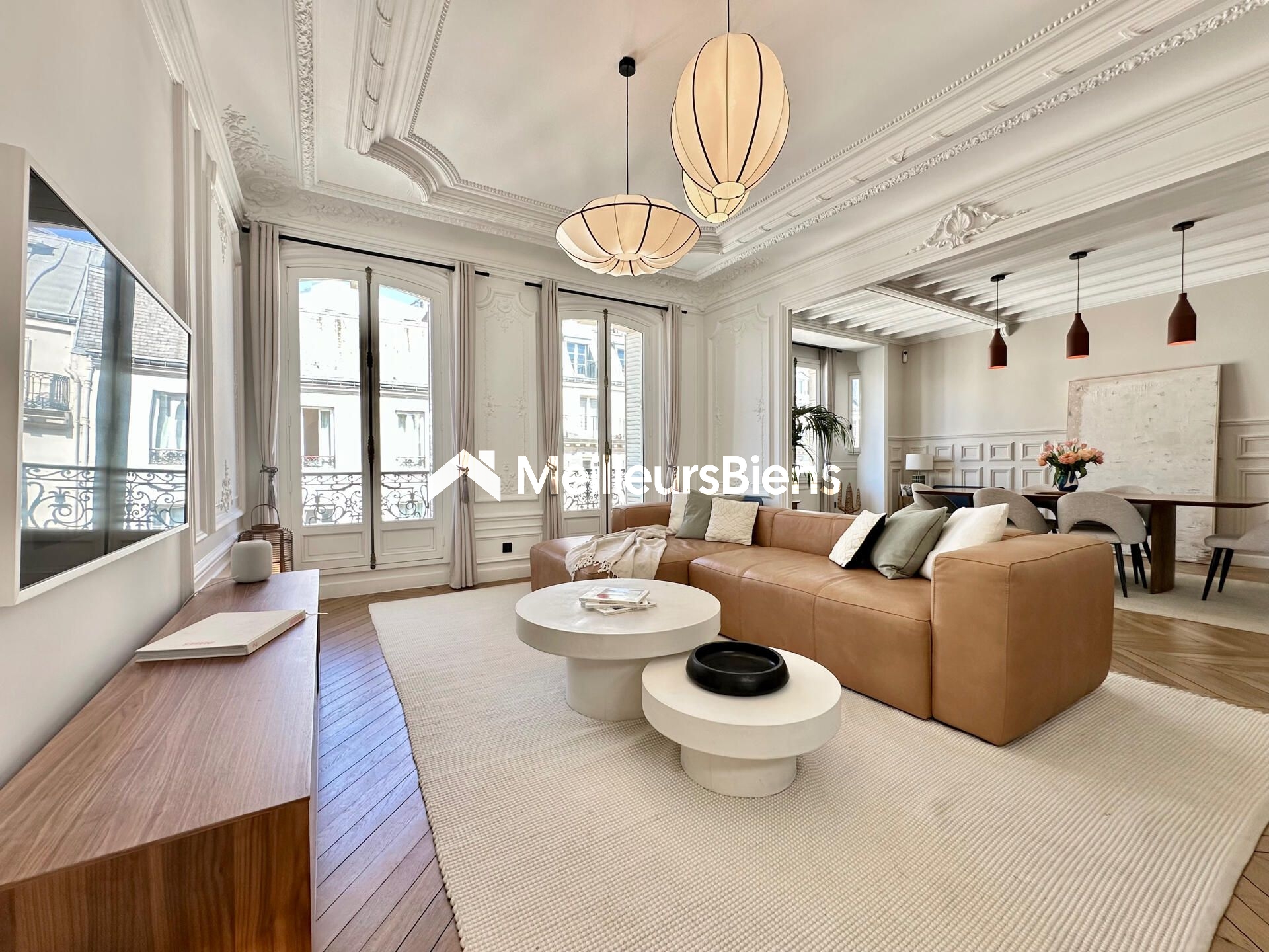 SOUS OFFRE ACCEPTÉE - Paris 10 limite Paris 09 - Magnifique 5 pièces - 3 chambres - entièrement refais à neuf
