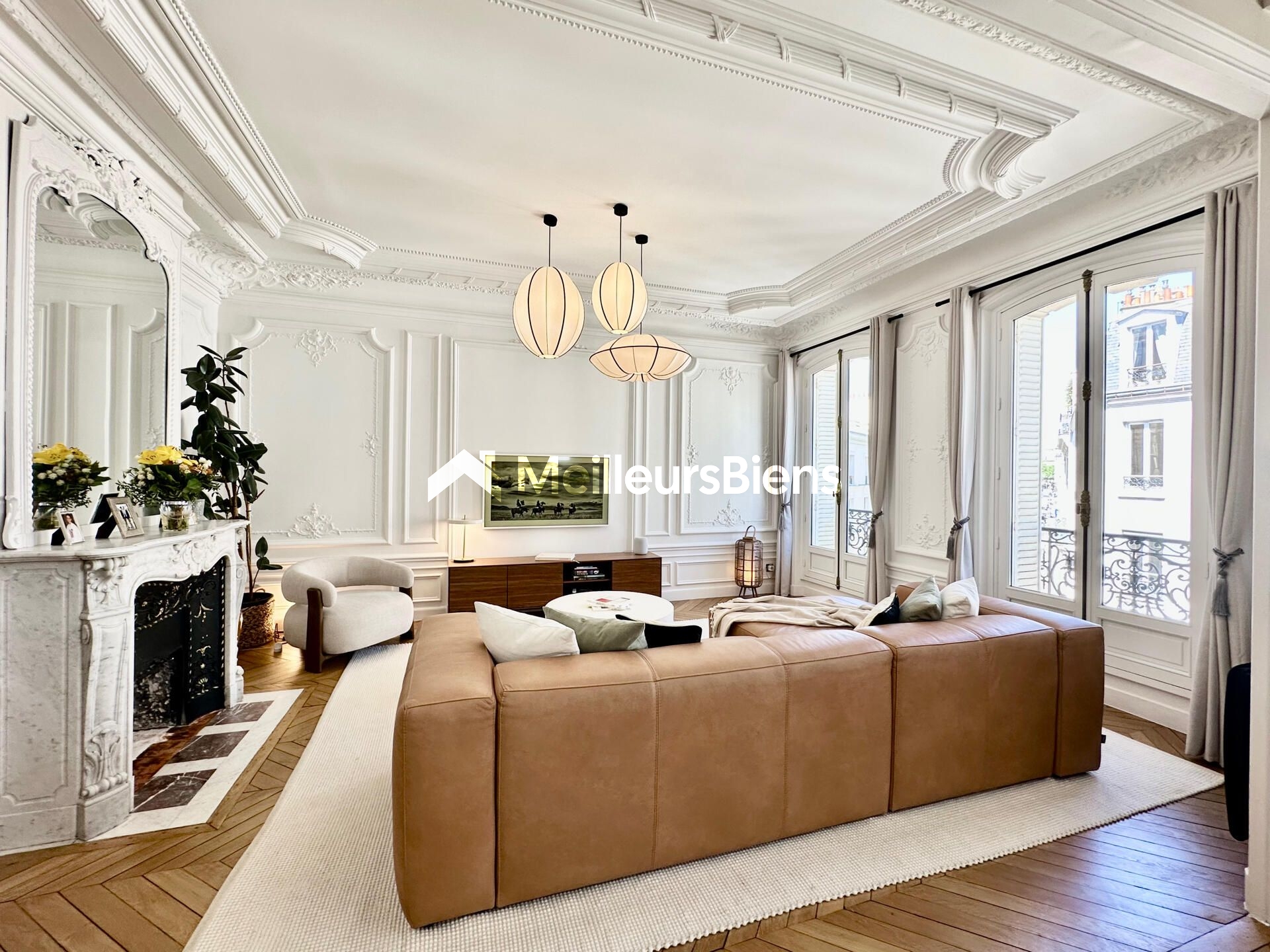SOUS OFFRE ACCEPTÉE - Paris 10 limite Paris 09 - Magnifique 5 pièces - 3 chambres - entièrement refais à neuf