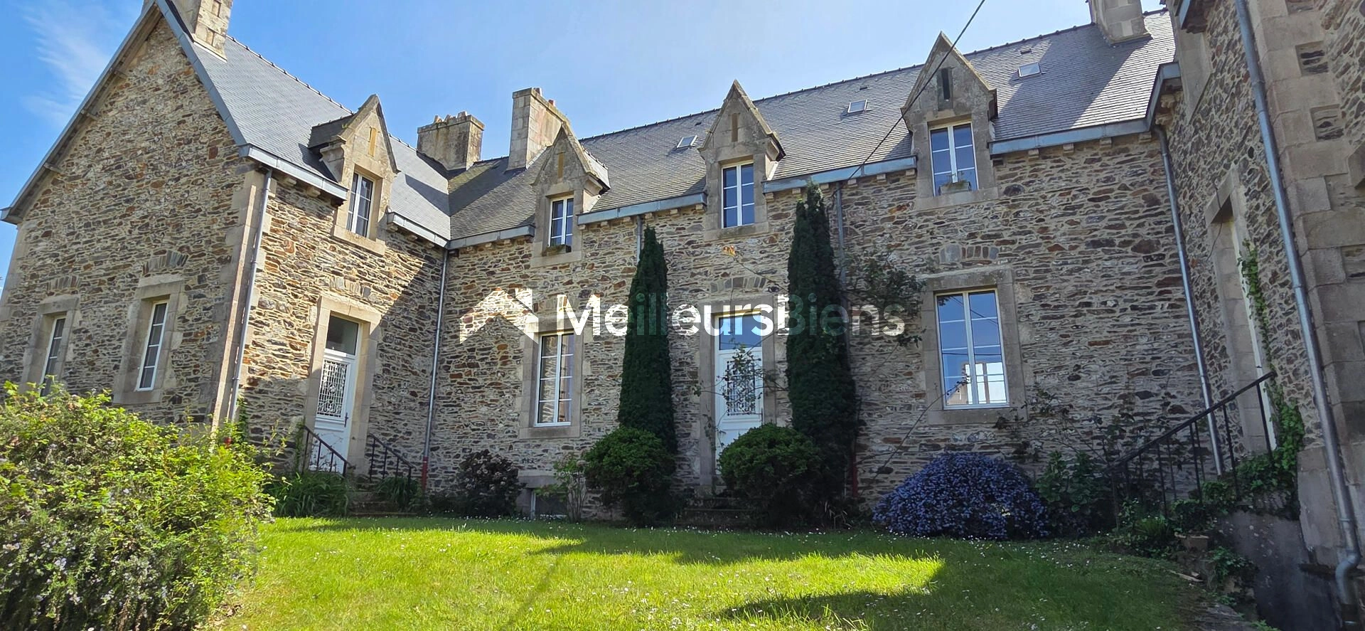 Magnifique Manoir en plein coeur de bourg