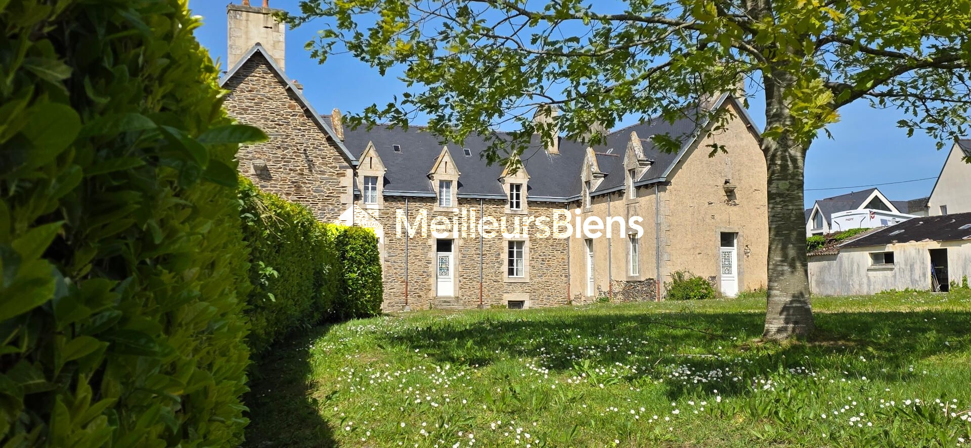 Magnifique Manoir en plein coeur de bourg