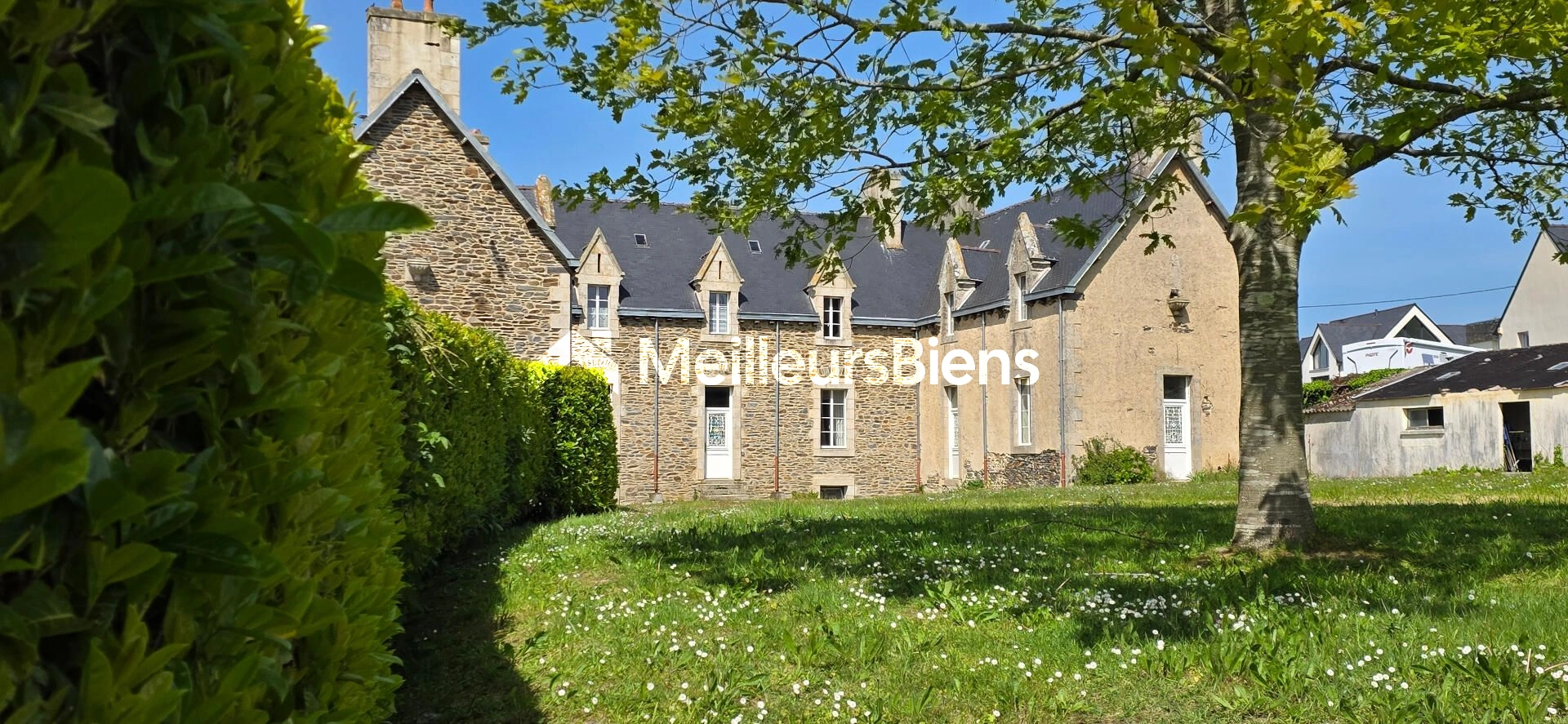 Magnifique Manoir en plein coeur de bourg
