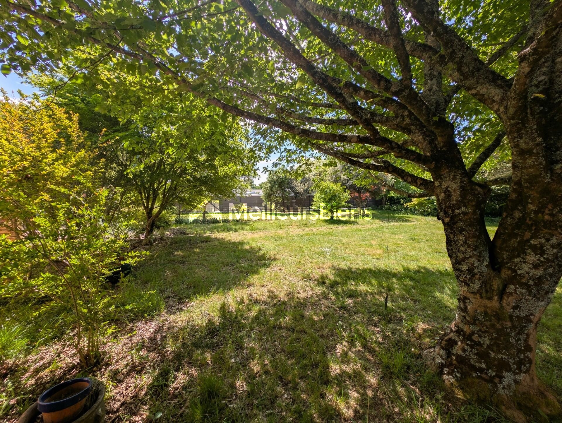 56130 FEREL- A pied du bourg - MAISON FAMILIALE- grand terrain - greniers- garage- carport