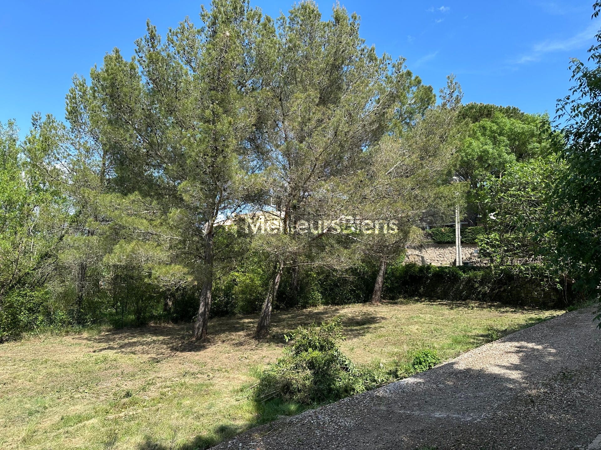 Beau terrain à bâtir de 920m²