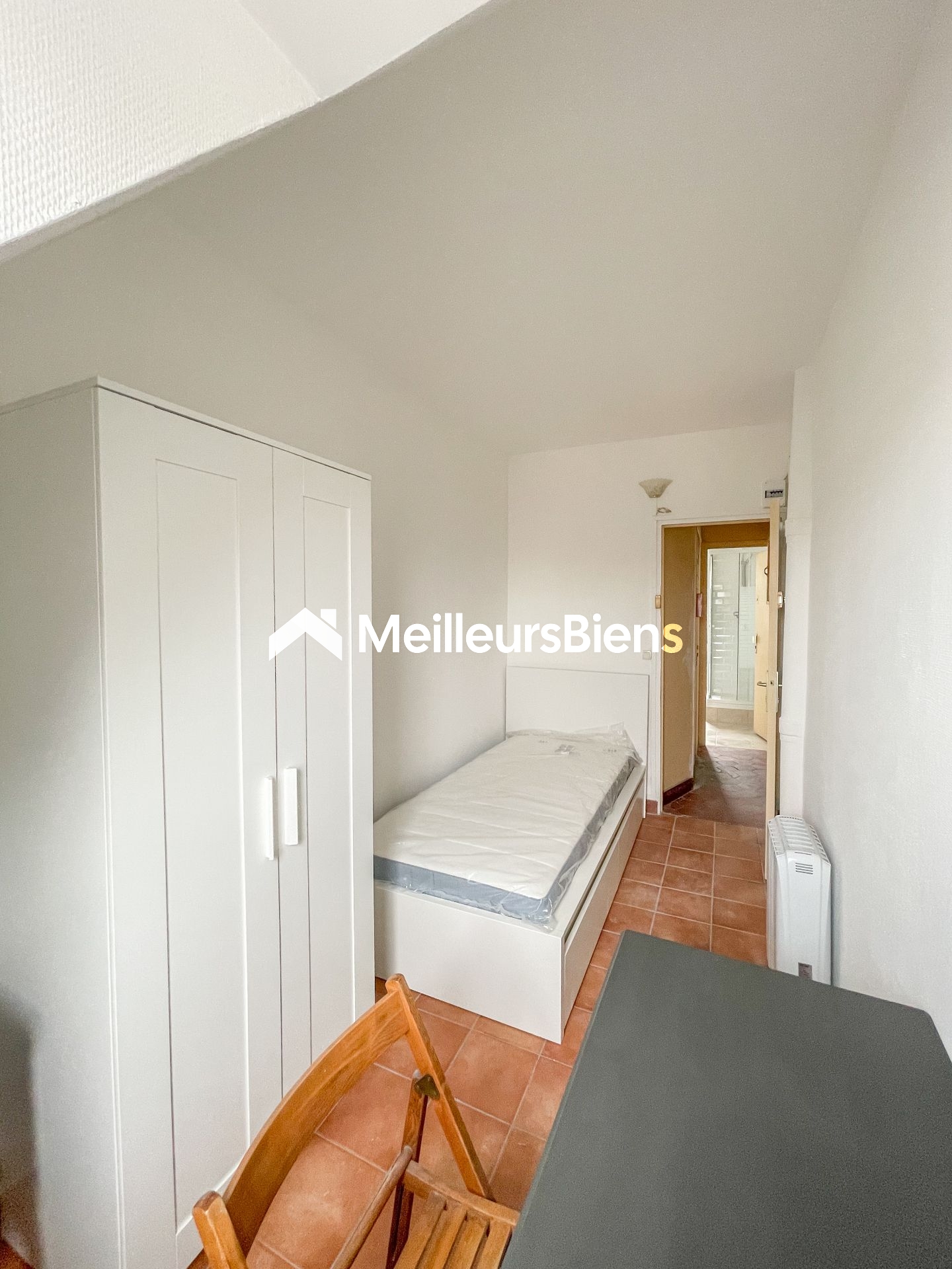 Paris 16ème - À LOUER - Beau Studio / petit 2 pièces meublé de 18,88 m²
